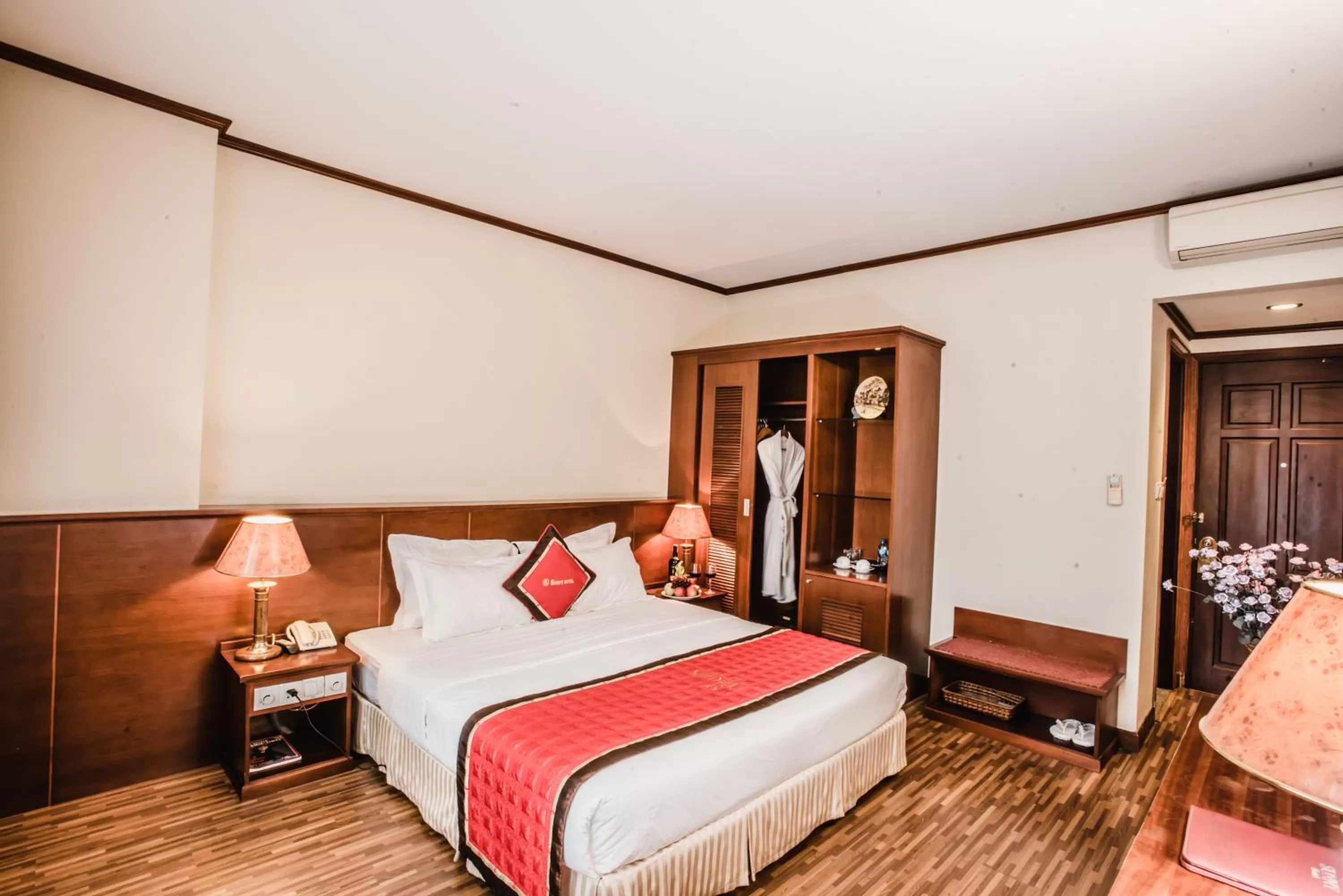 Photo of the whole room, Bed in HANZ Sunny 2 Hotel Hanoi