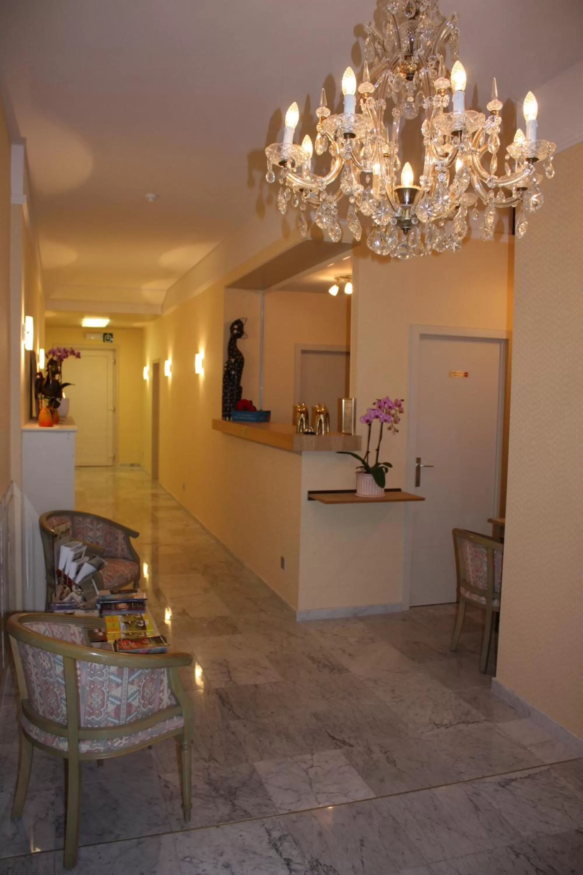 Lobby or reception in Alliance Hotel Ieper Centrum