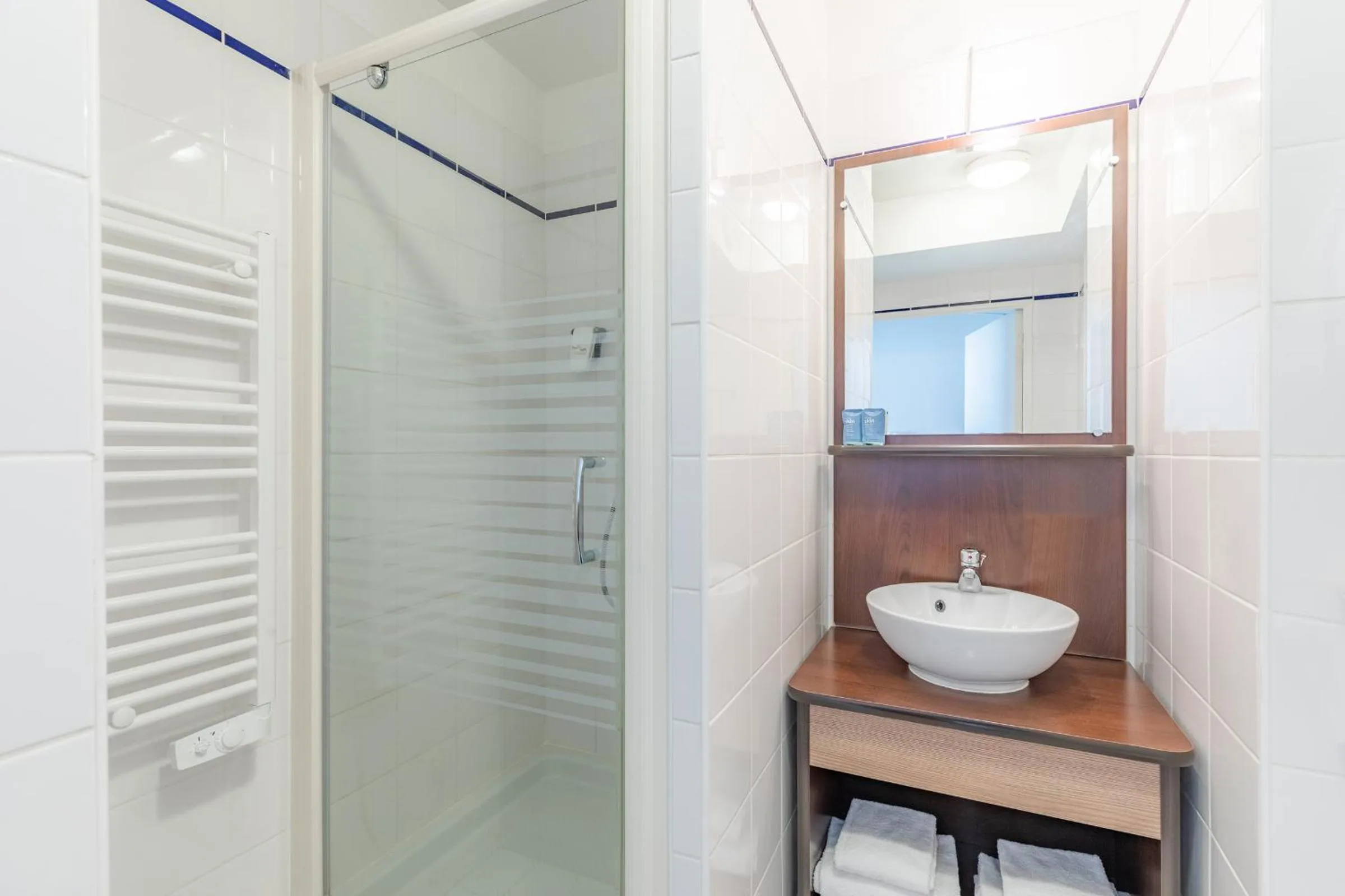 Bathroom in Appart'City Confort Brest