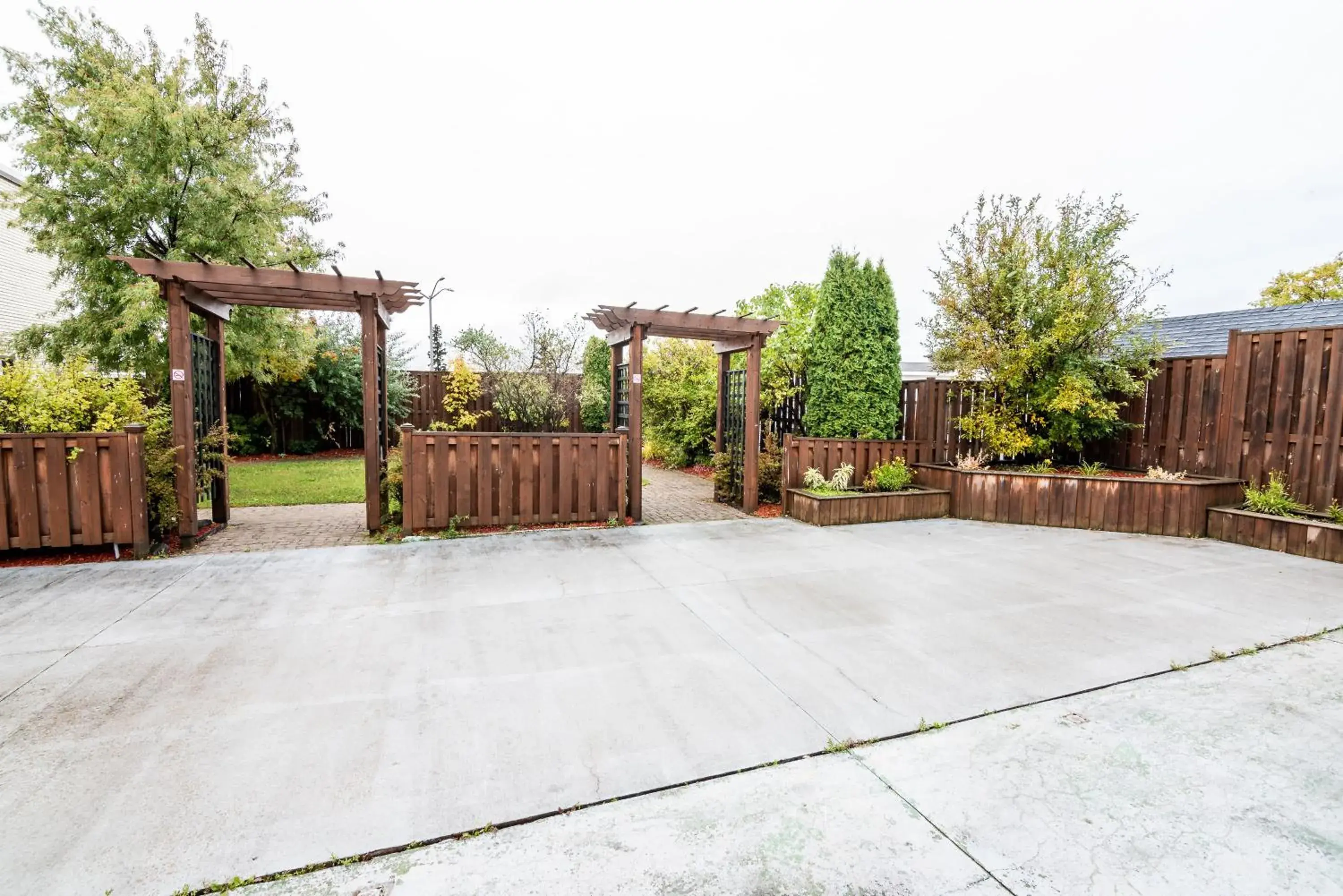 Patio in Ramada by Wyndham Thunder Bay Airlane Hotel