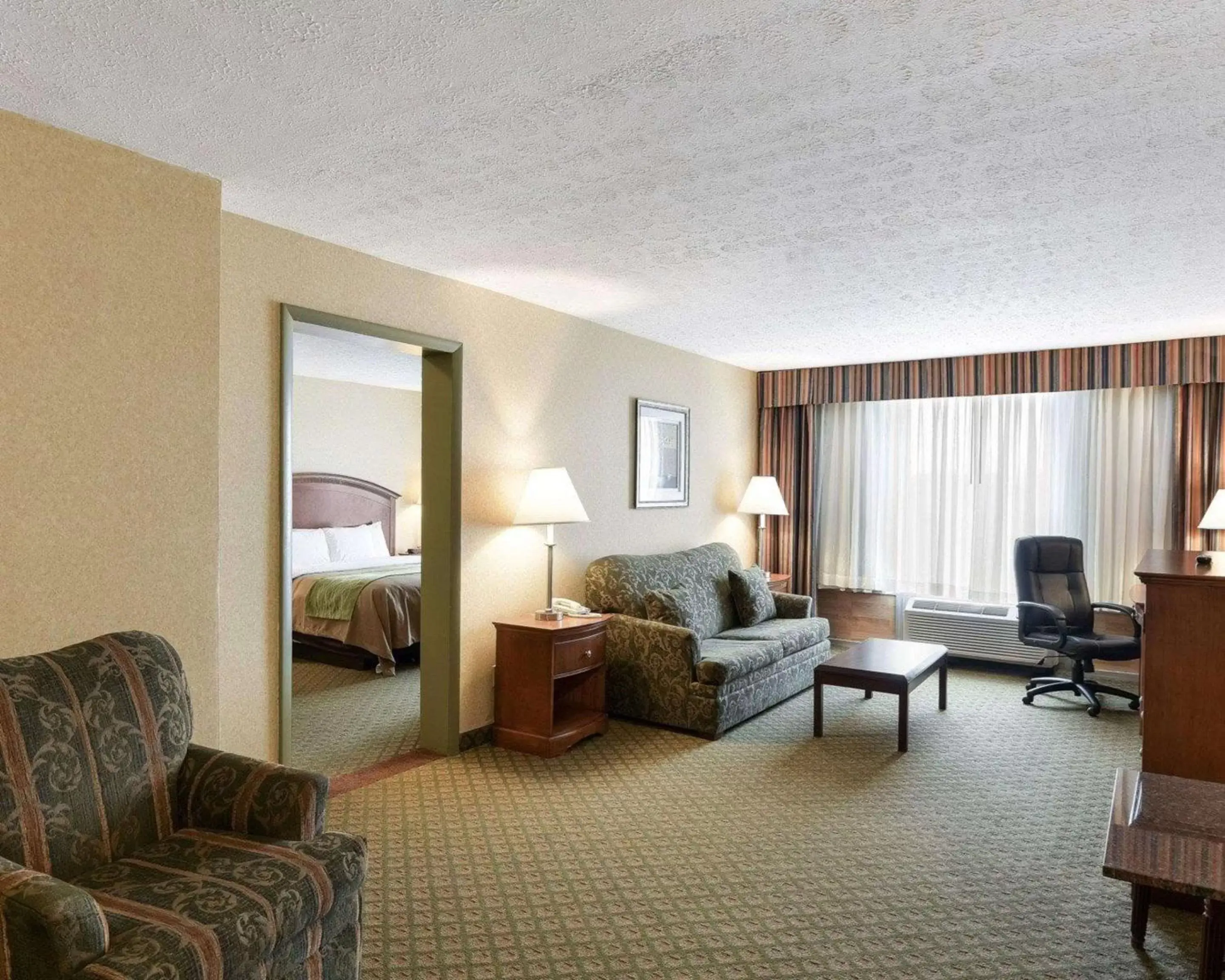 Photo of the whole room, Seating Area in Comfort Inn Grantsville-Deep Creek Lake