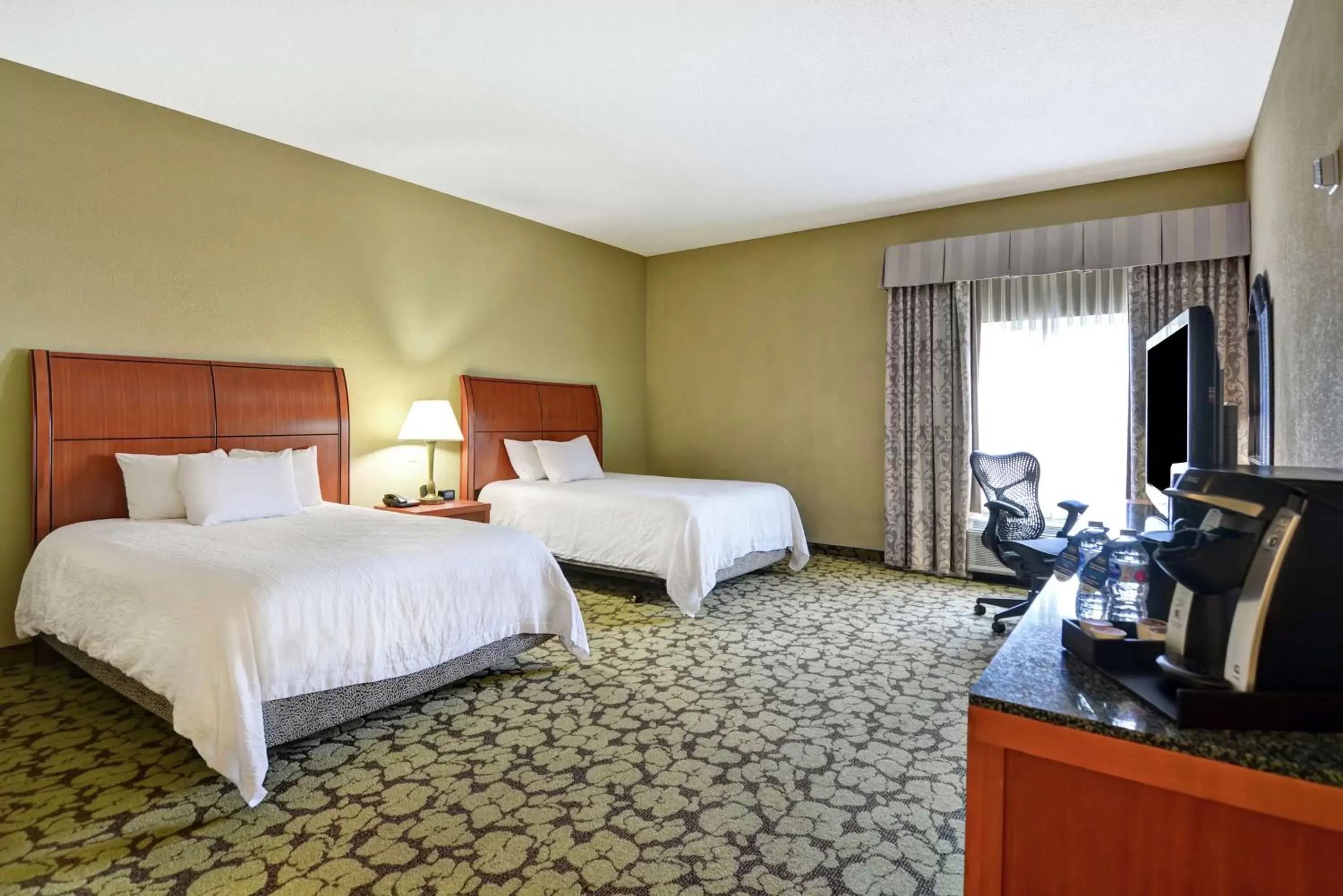 Bedroom, Bed in Hilton Garden Inn Hattiesburg