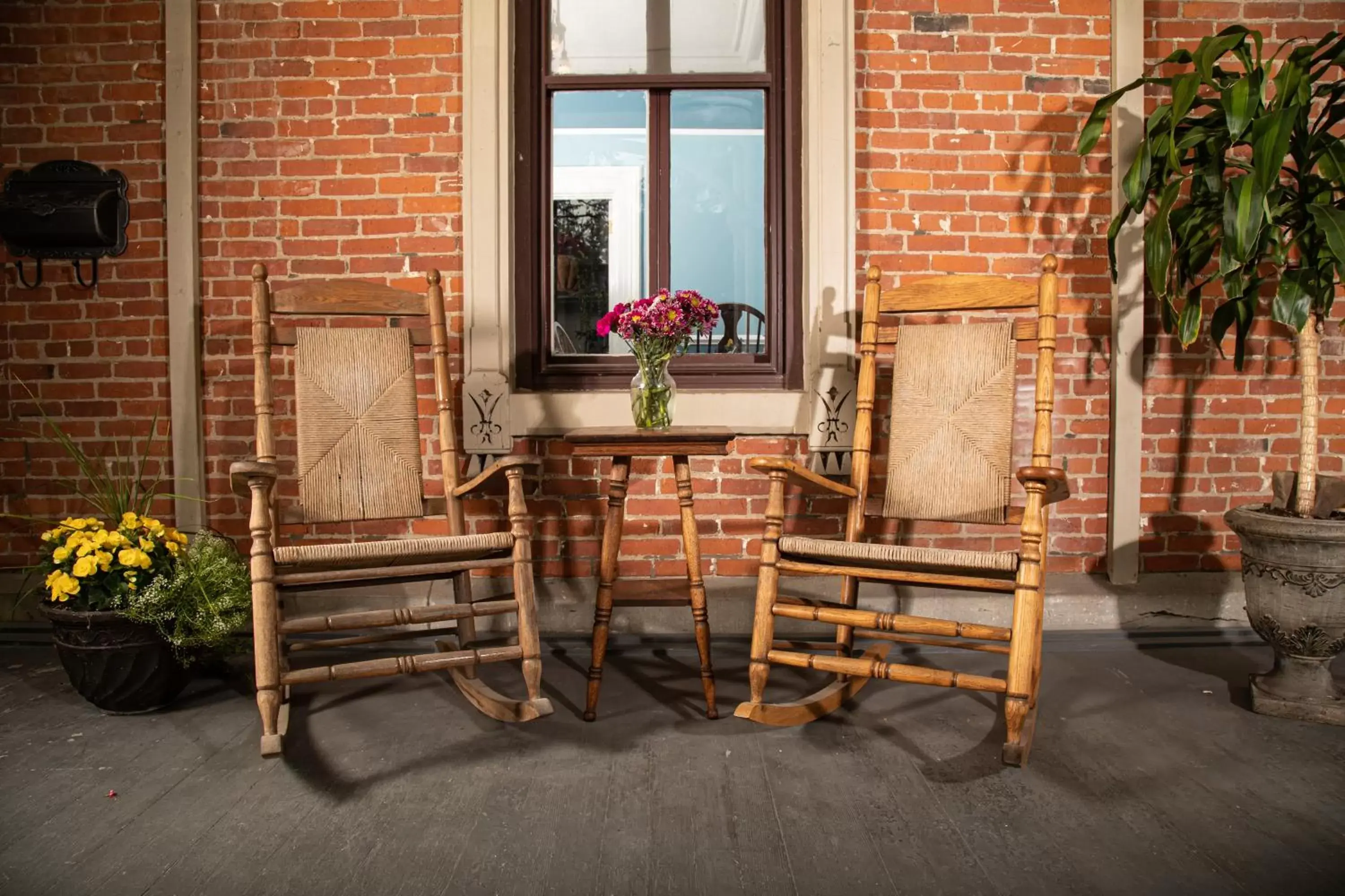 Seating area, Dining Area in Rosemont Inn