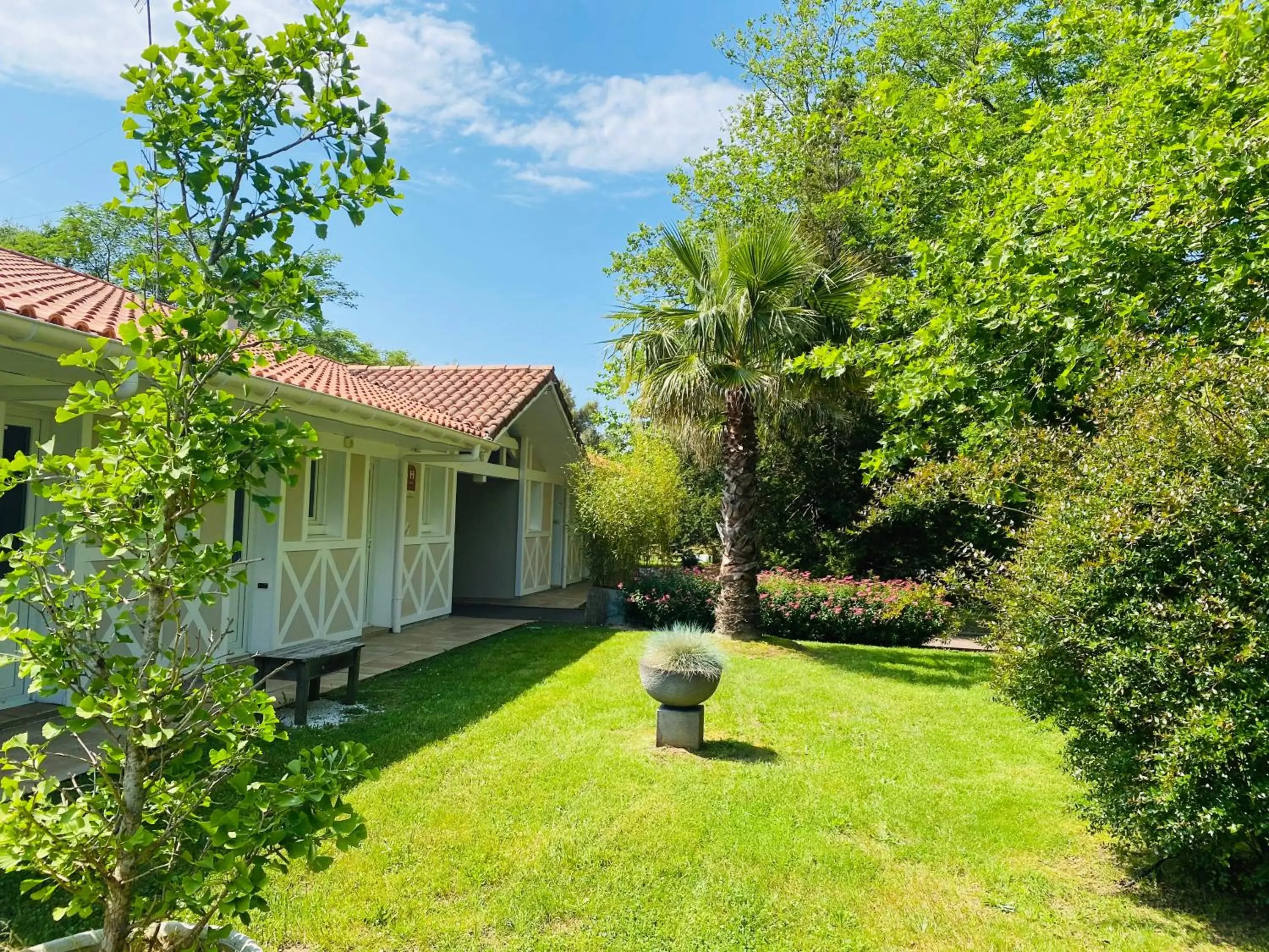 Garden in The Originals City, Hôtel Le Lodge, Bayonne Nord