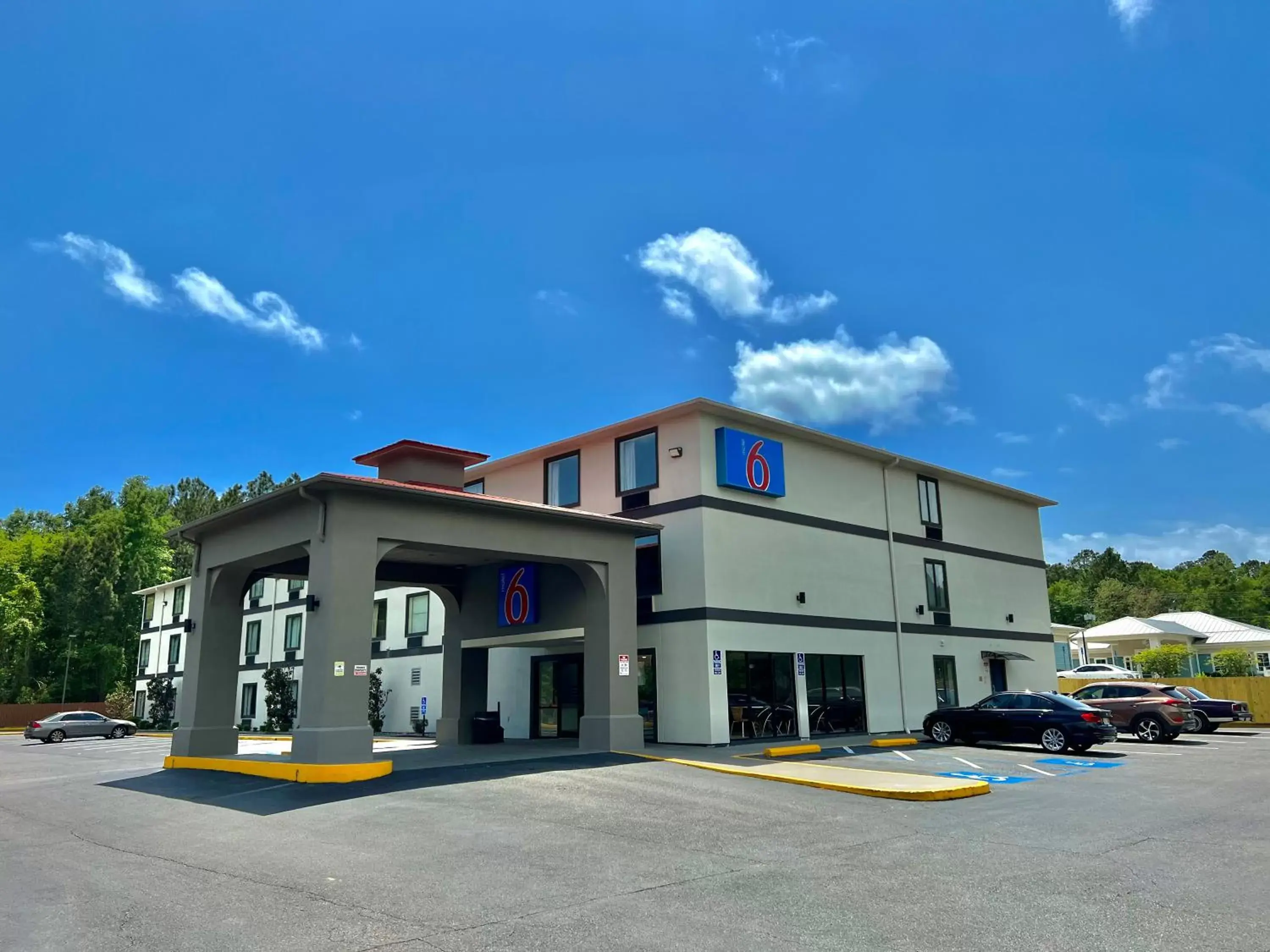 Property Building in Motel 6-Biloxi, MS - Ocean Springs