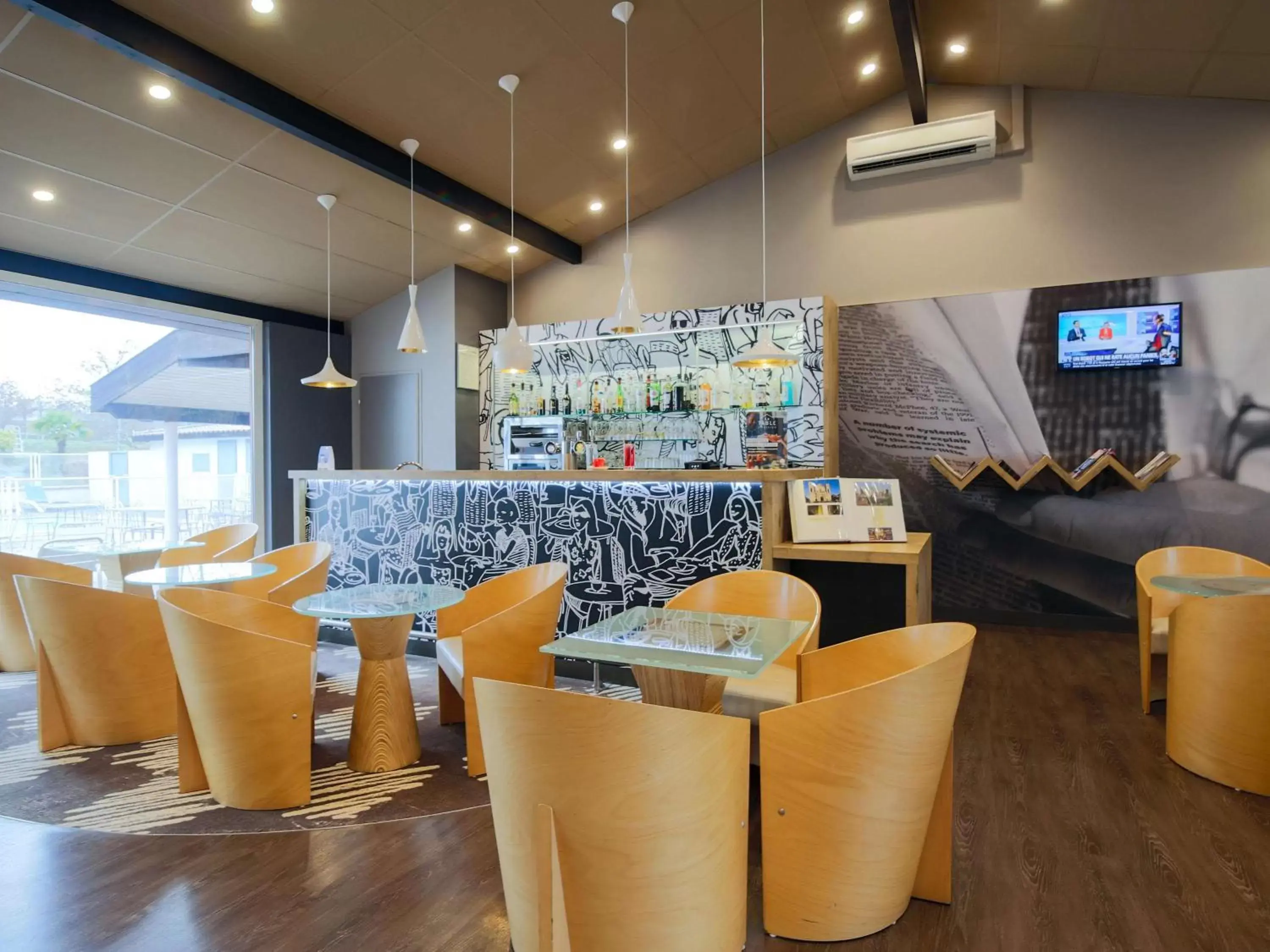 On site, Restaurant/Places to Eat in ibis Montauban