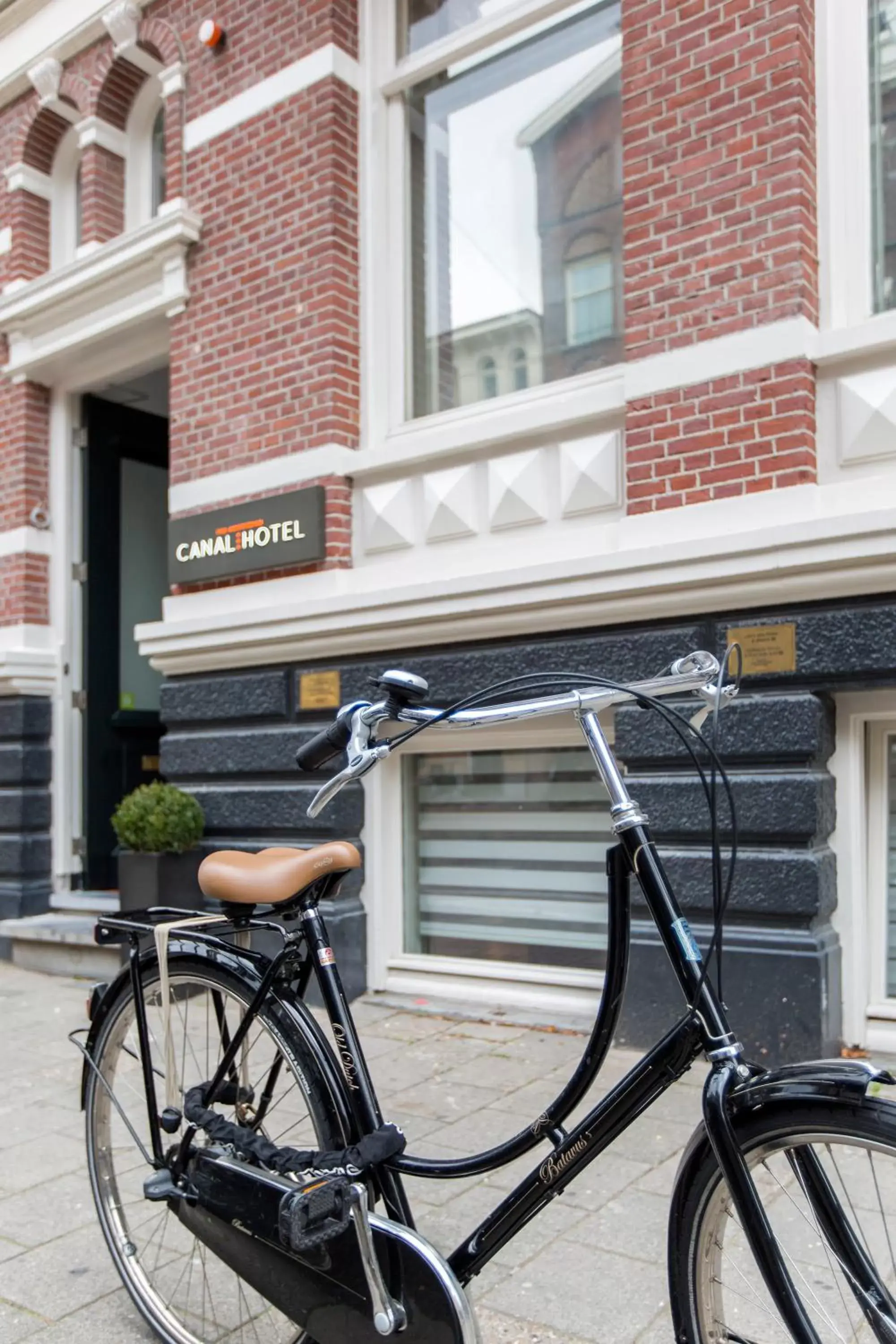Facade/entrance in Amsterdam Canal Hotel