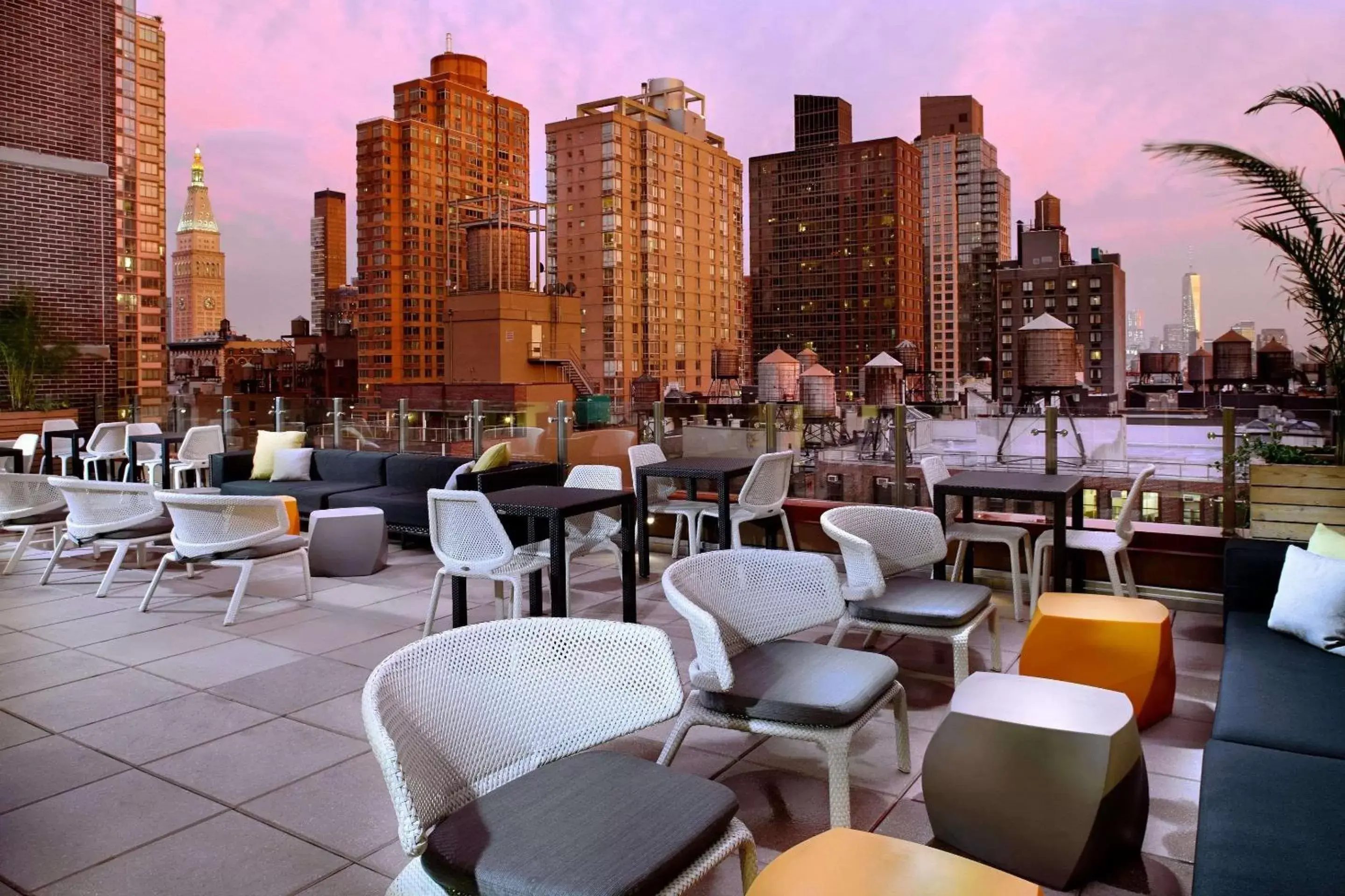 Restaurant/places to eat in Cambria Hotel New York - Chelsea