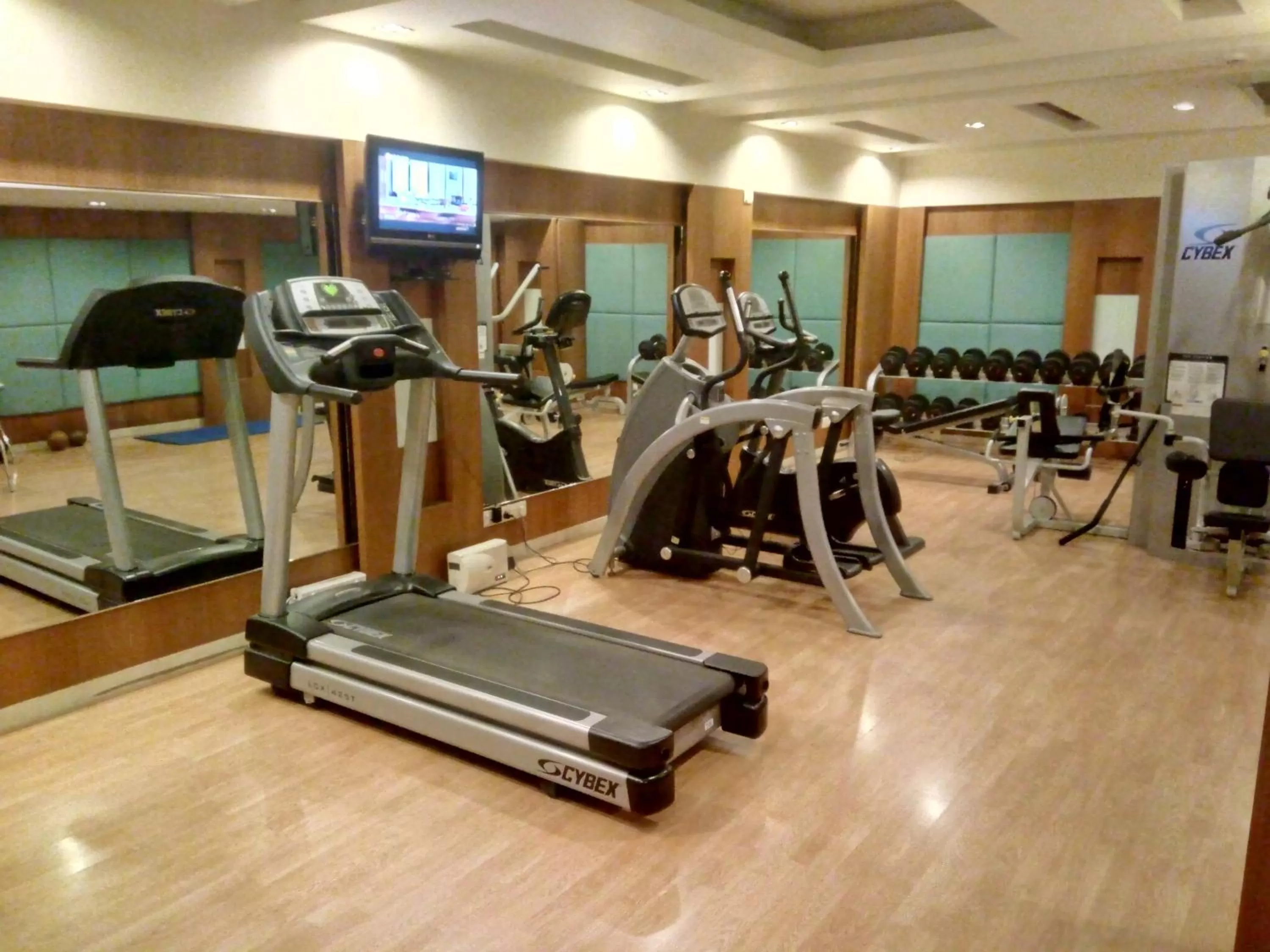 Fitness centre/facilities in Hampshire Plaza