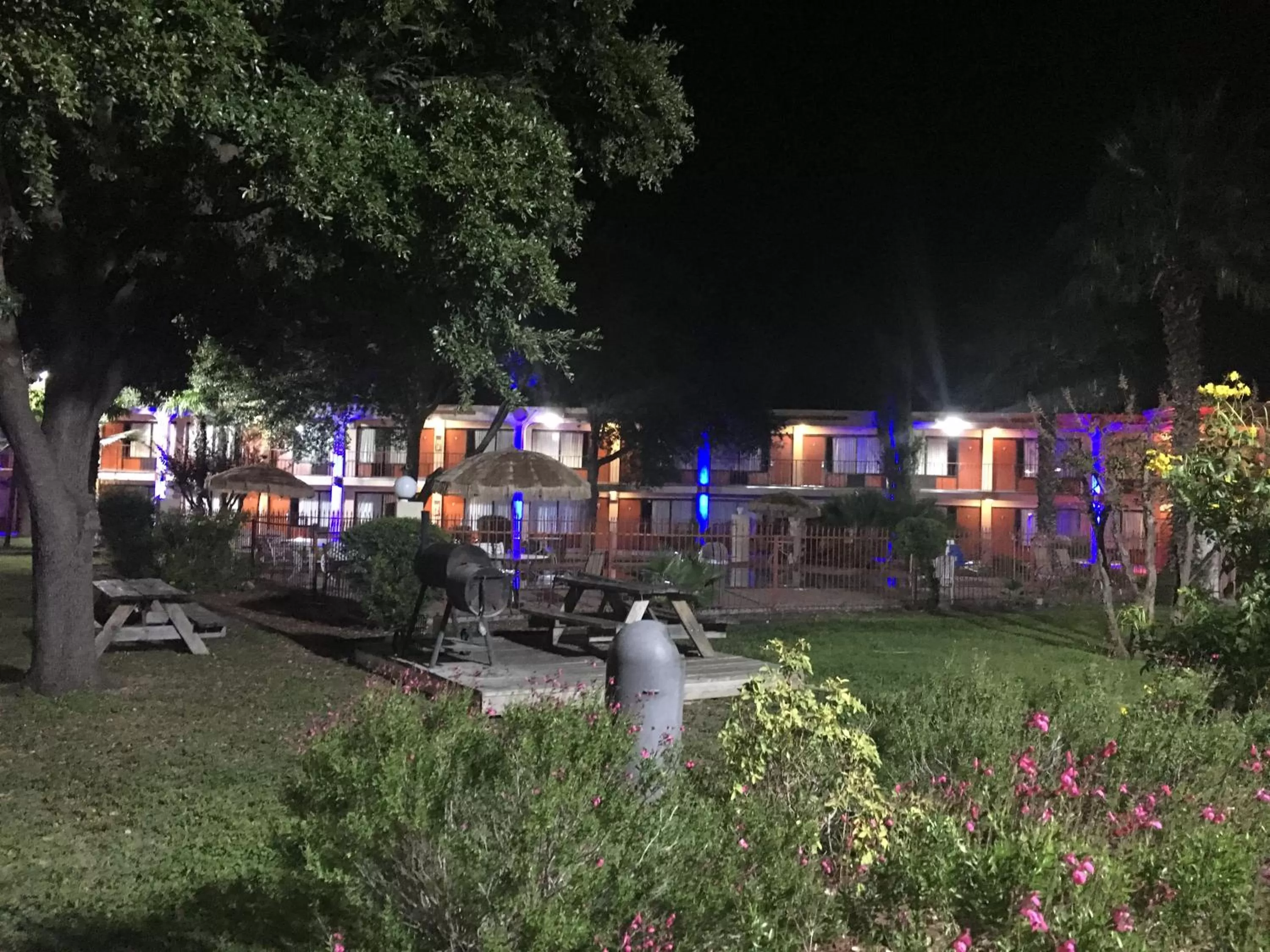 BBQ facilities in Knights Inn San Antonio near Frost Bank Center