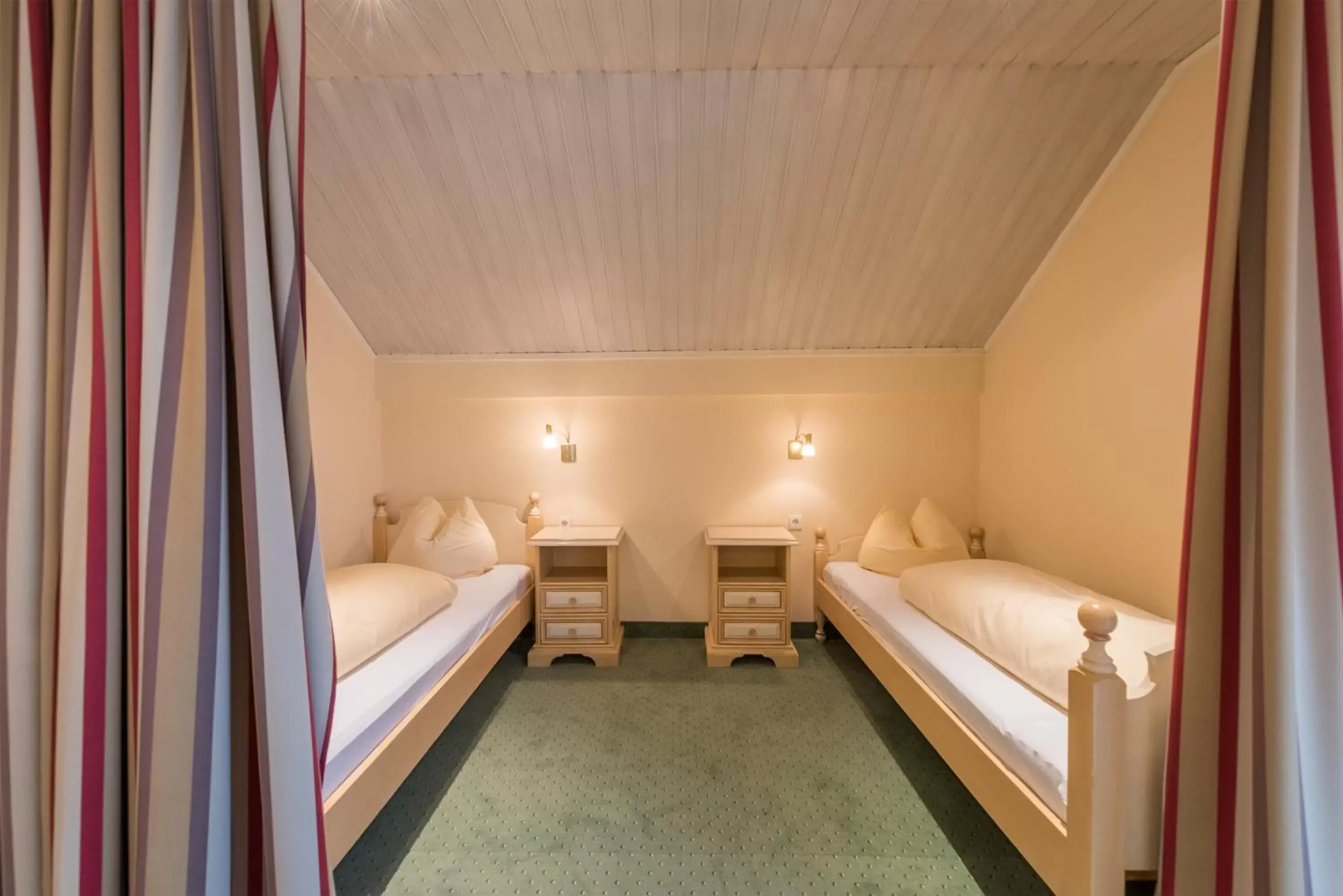 Quadruple Room in Hotel Gasthof Bräuwirth Quadruple Room in Hotel Gasthof Bräuwirth