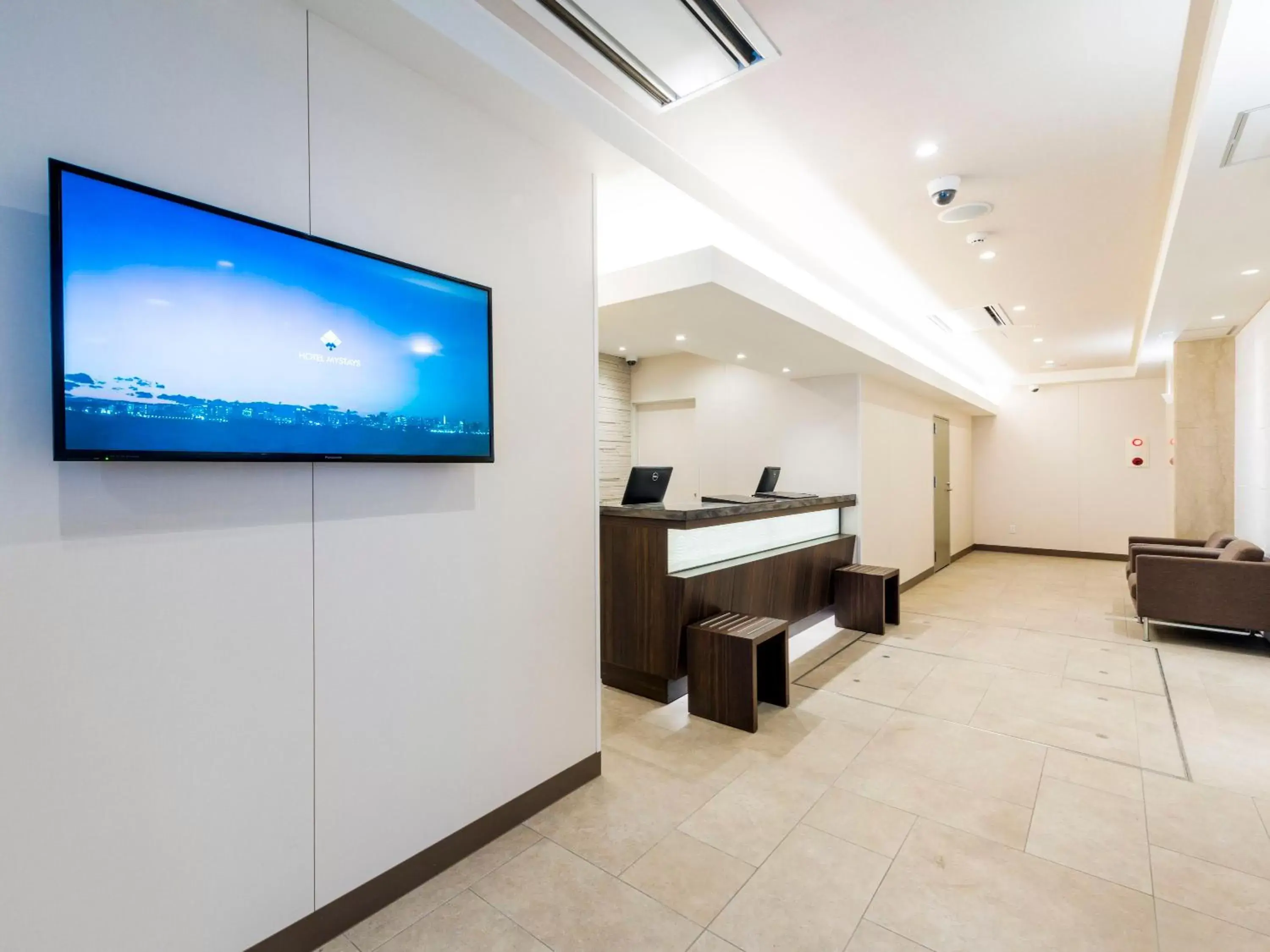 Lobby or reception, TV/Entertainment Center in HOTEL MYSTAYS Sapporo Nakajima Park Annex