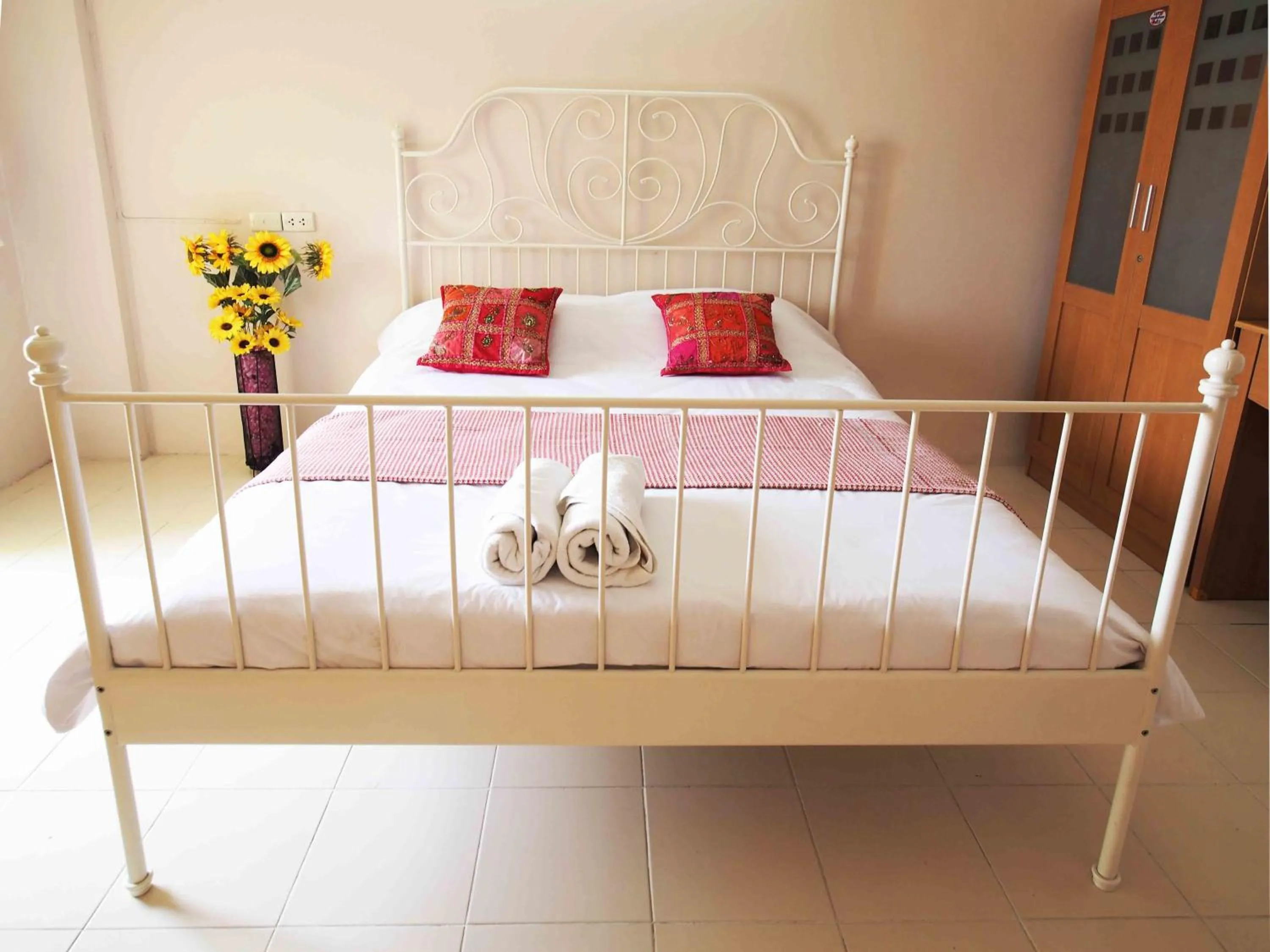 Bed in Thanapa Mansion (Donmuang Airport)