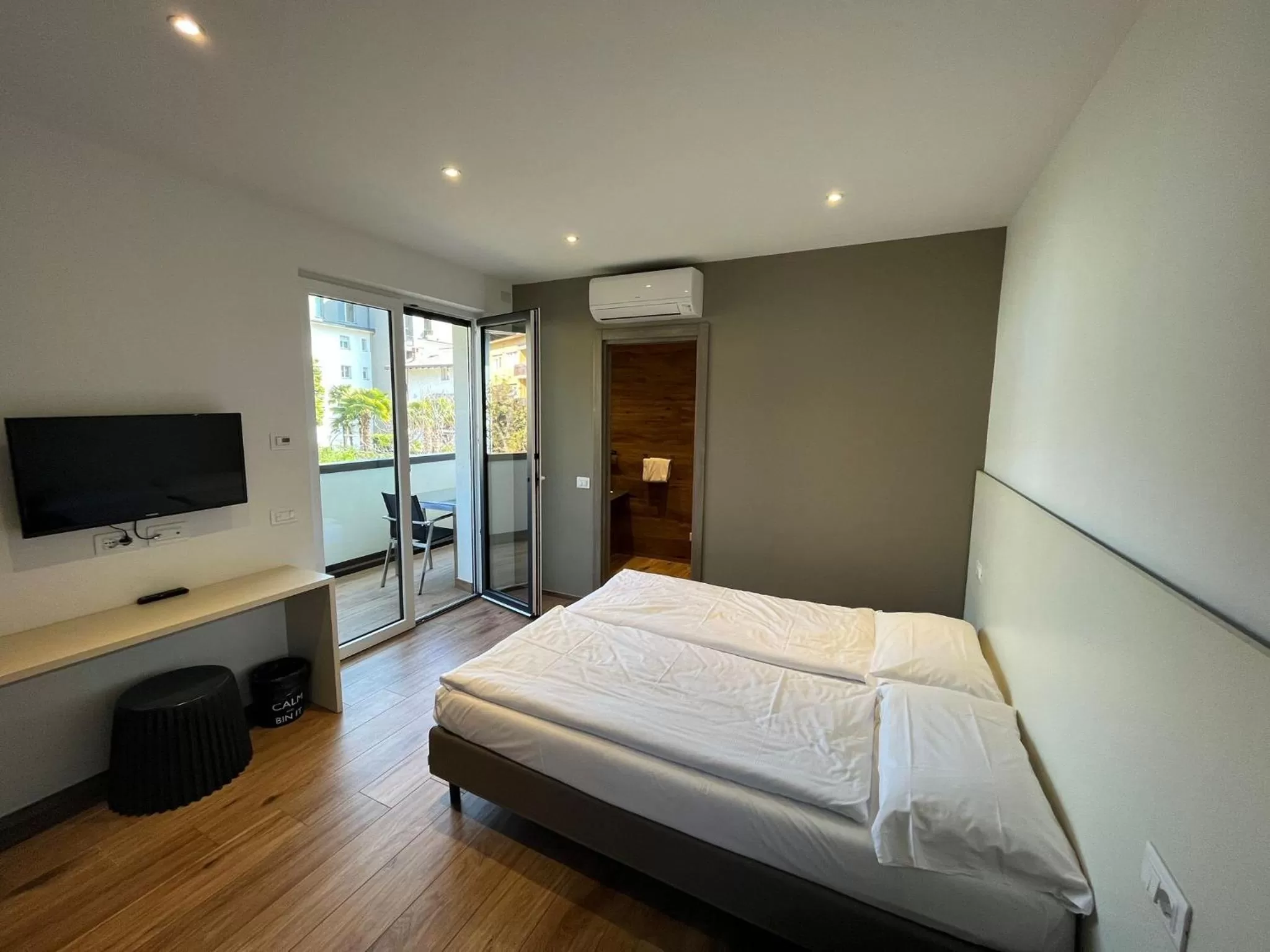 Bed in Riva Lake Lodge