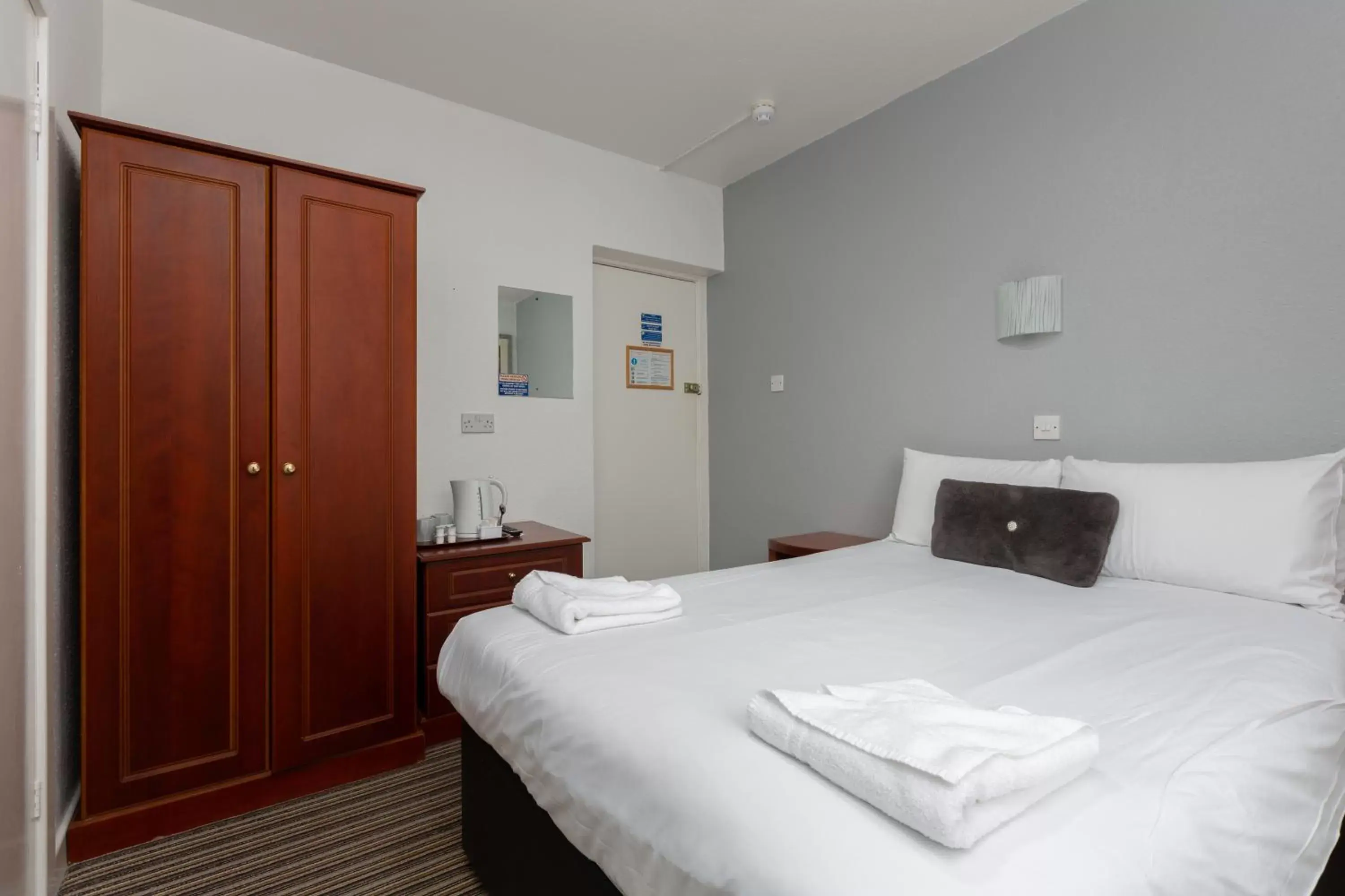 Bedroom, Bed in The Sandringham Court Hotel & Sports Bar-Groups Welcome here-High Speed Wi-Fi
