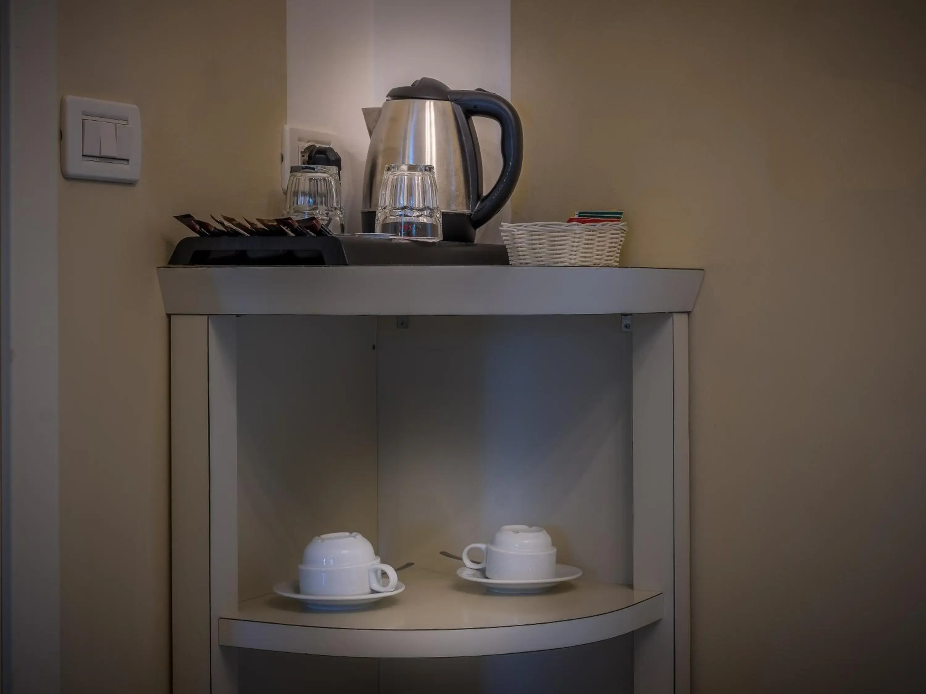 Coffee/Tea Facilities in Parc Hotel Germano Suites & Apartments