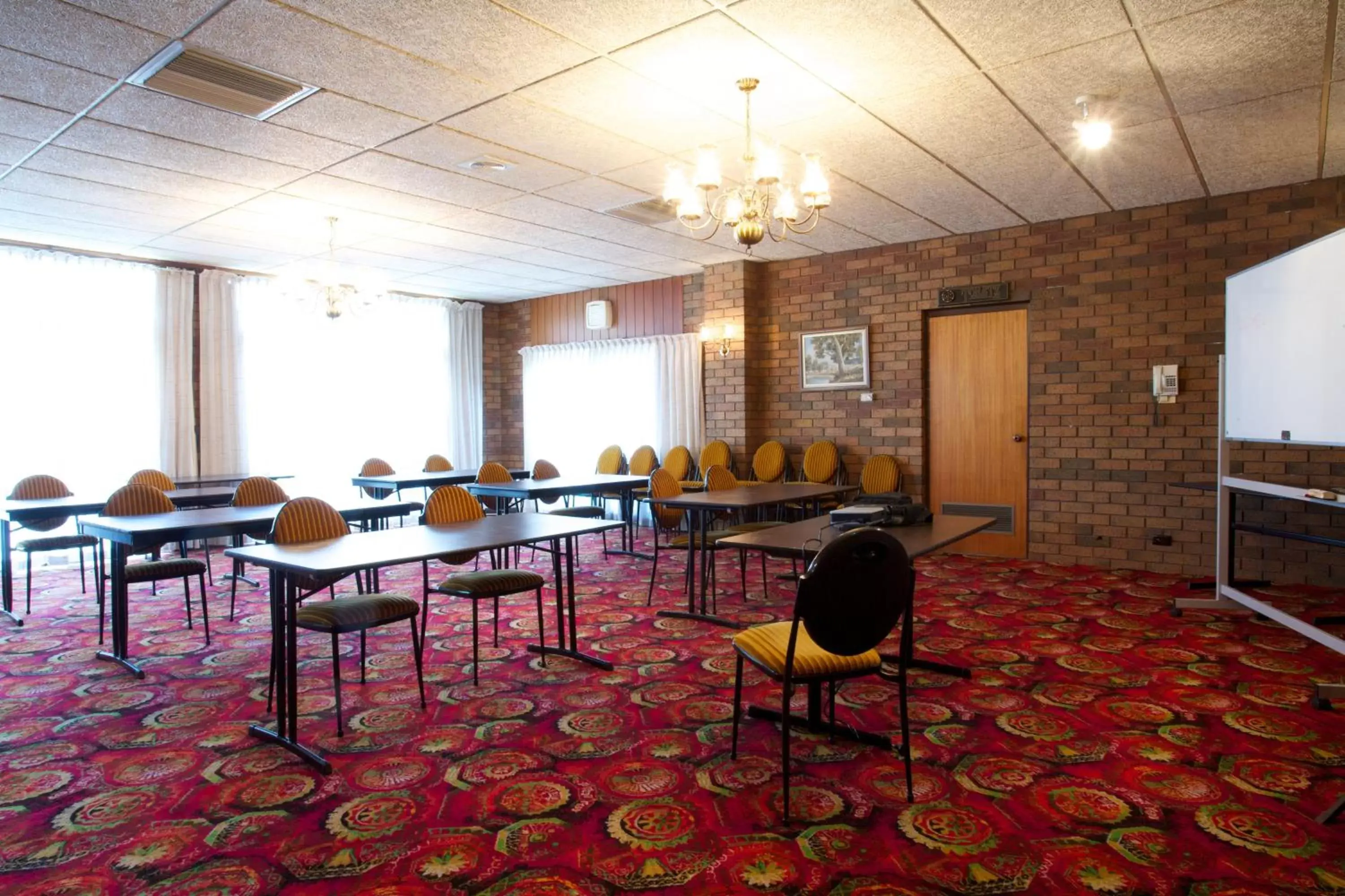 Business facilities in Golden Grain Motor Inn