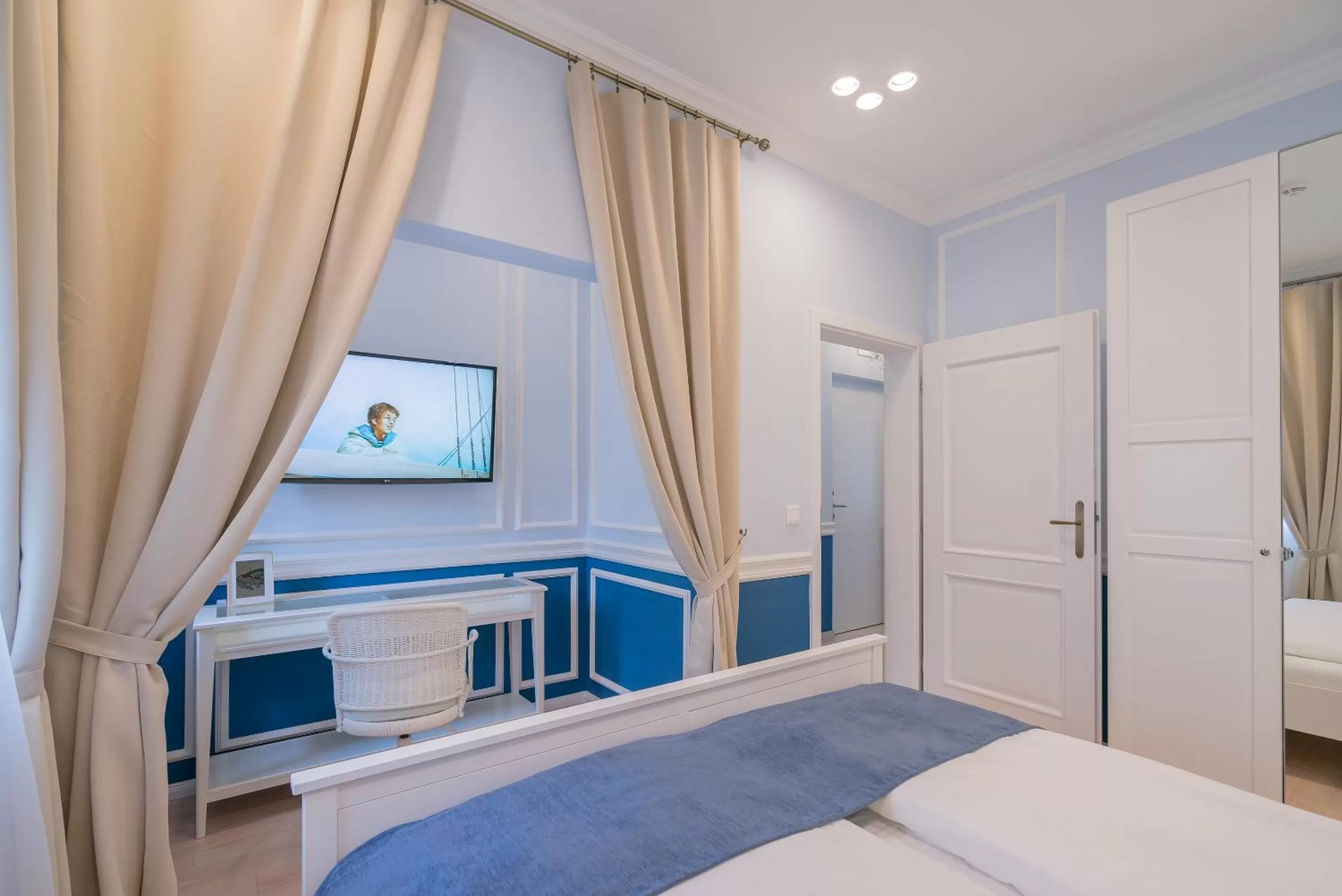 TV and multimedia, Bed in Revelton Suites Karlovy Vary