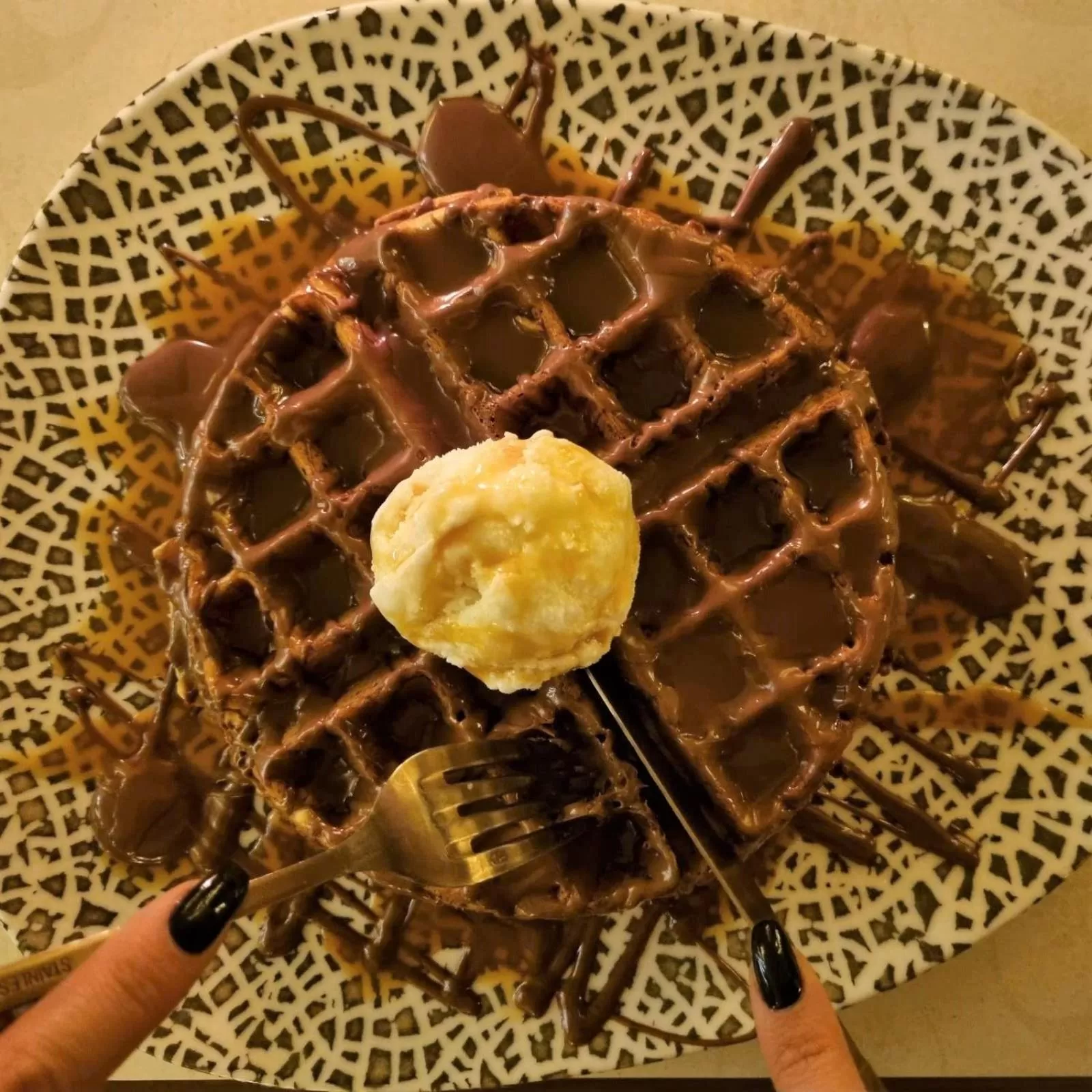 Restaurant/places to eat in Green Suites Boutique Hotel