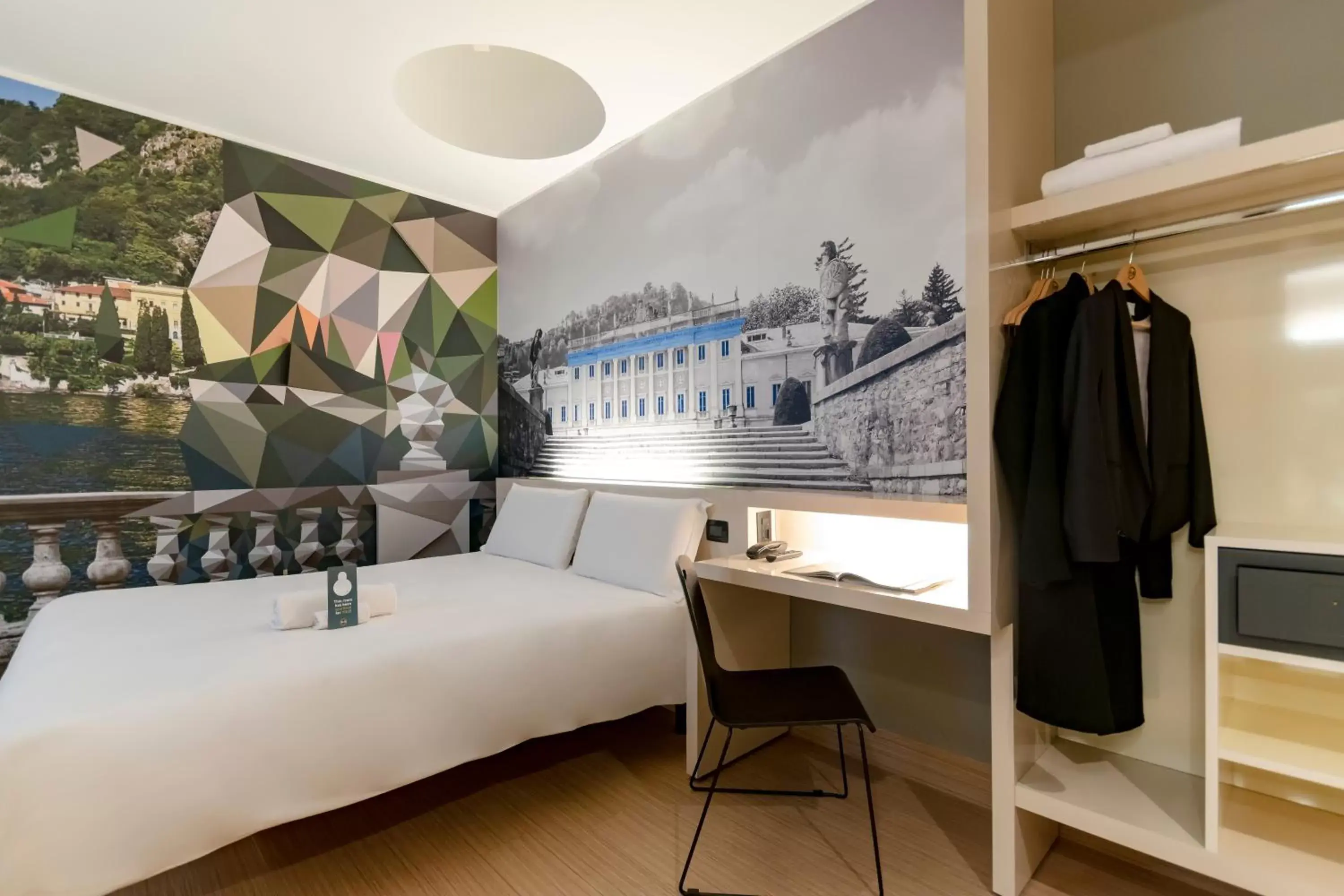 Bedroom in B&B Hotel Como