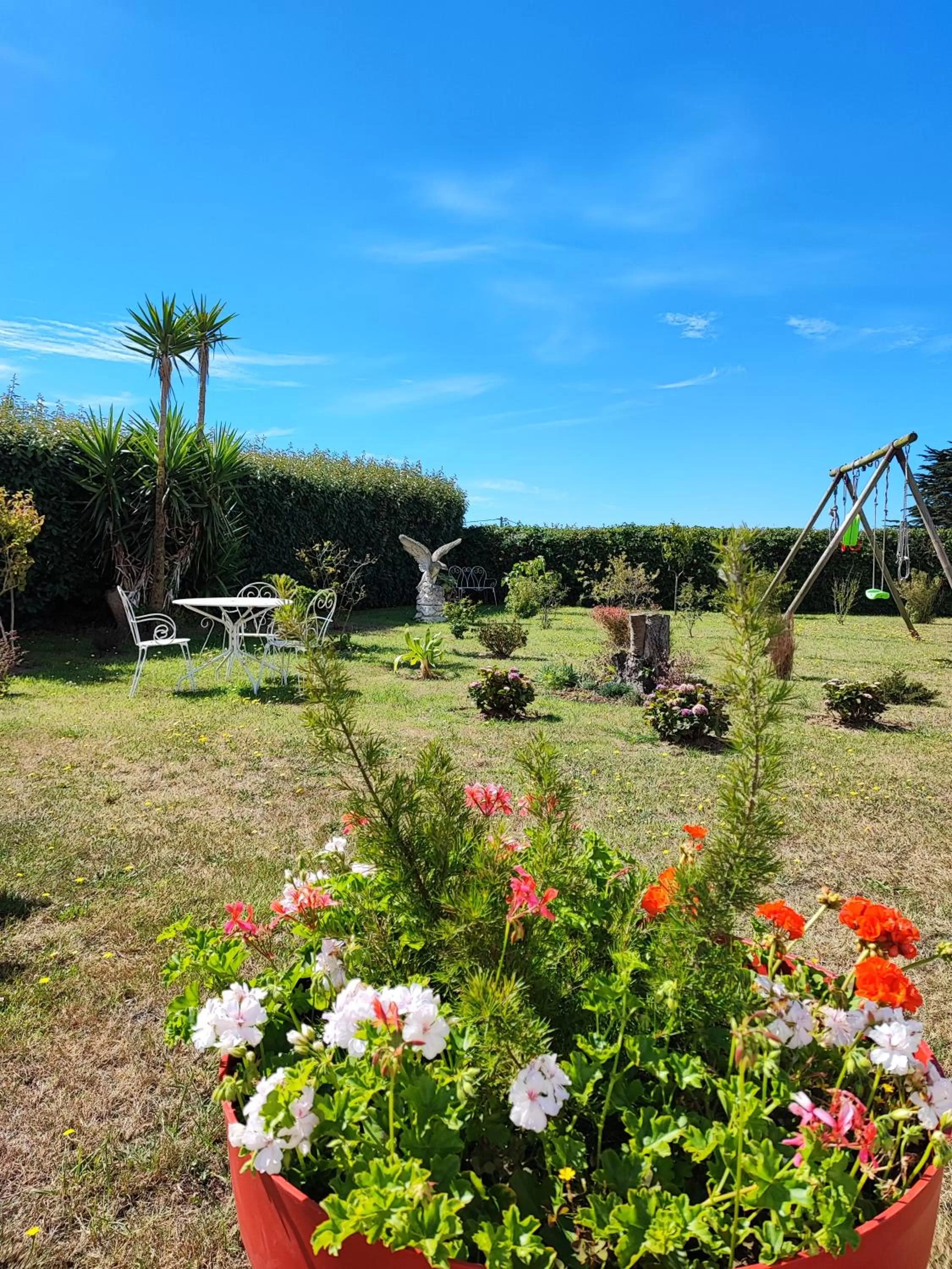 Garden in Chambres d'Hôtes "Les Hauts Vents"