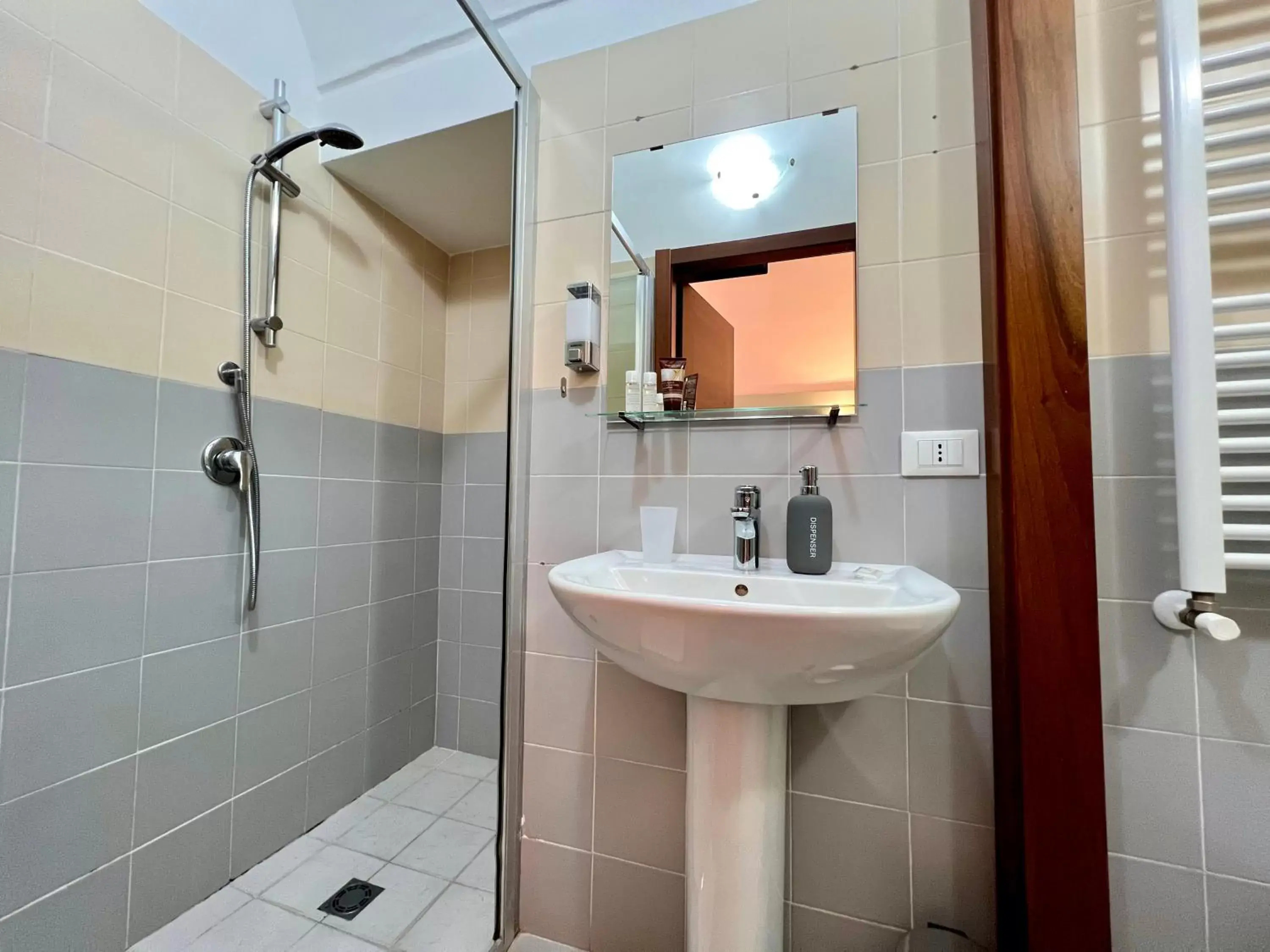 Shower, Bathroom in CANTU' SUITE