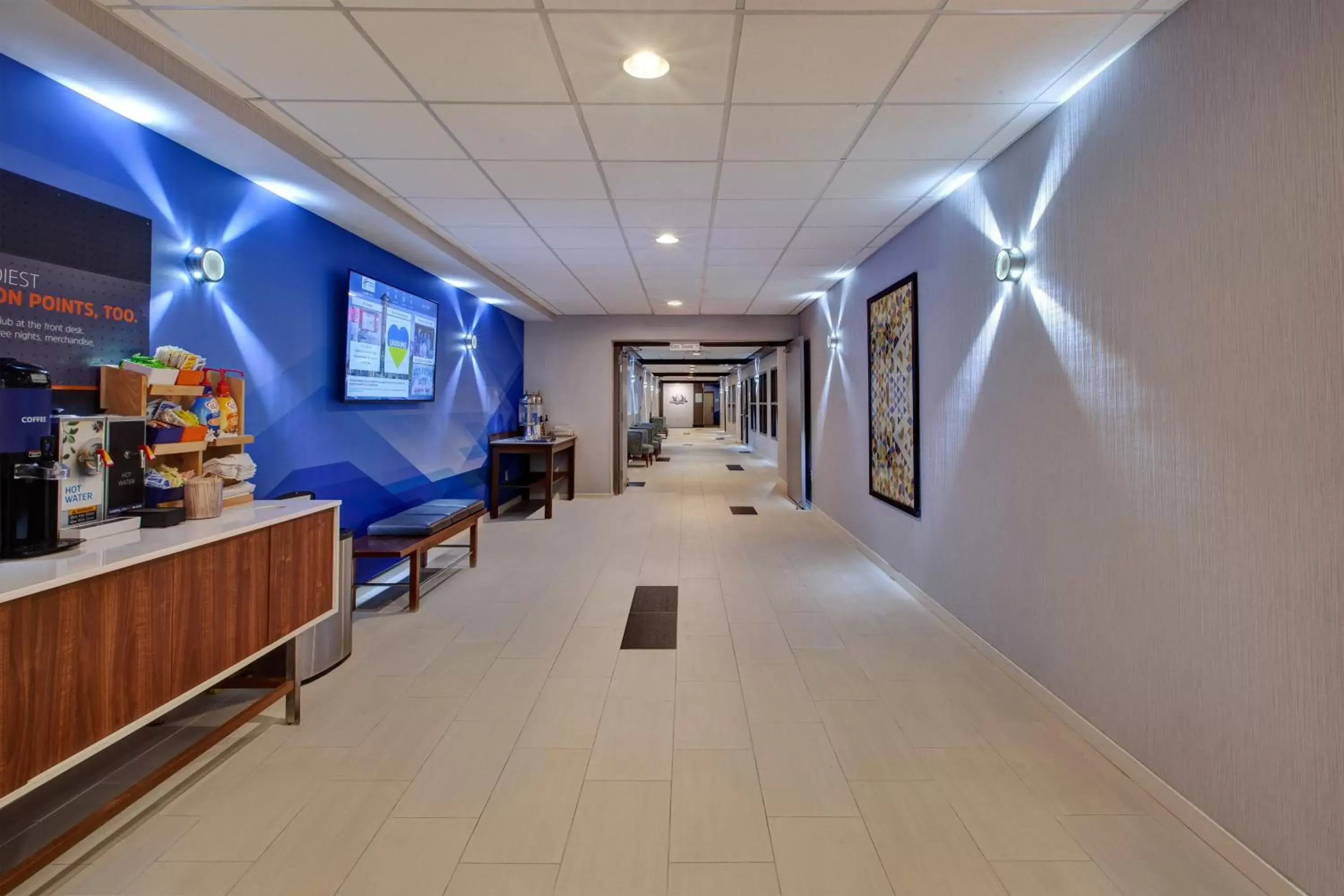 Lobby or reception in Holiday Inn Express Absecon-Atlantic City Area, an IHG Hotel