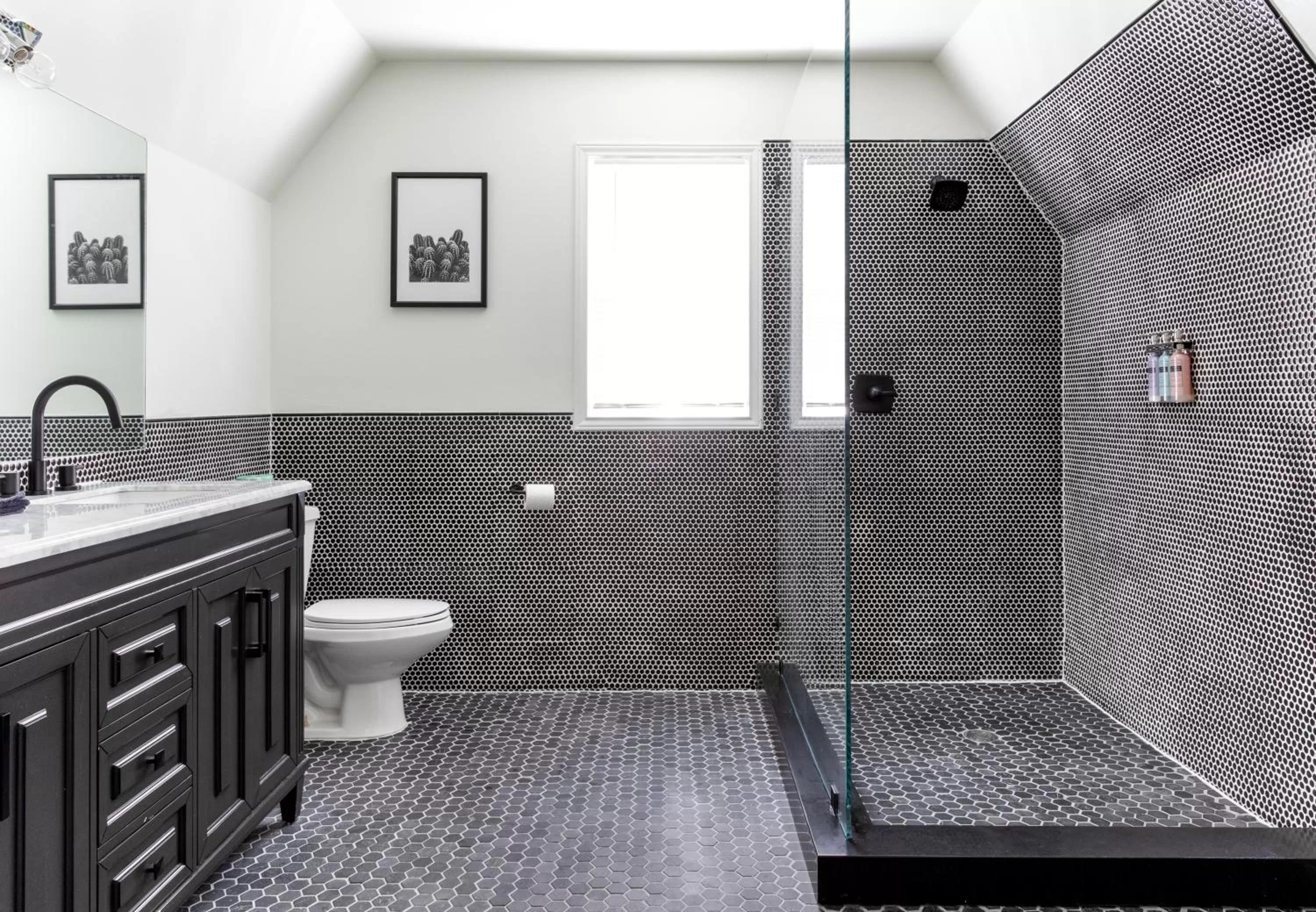 Shower in Wimberley Inn & bar