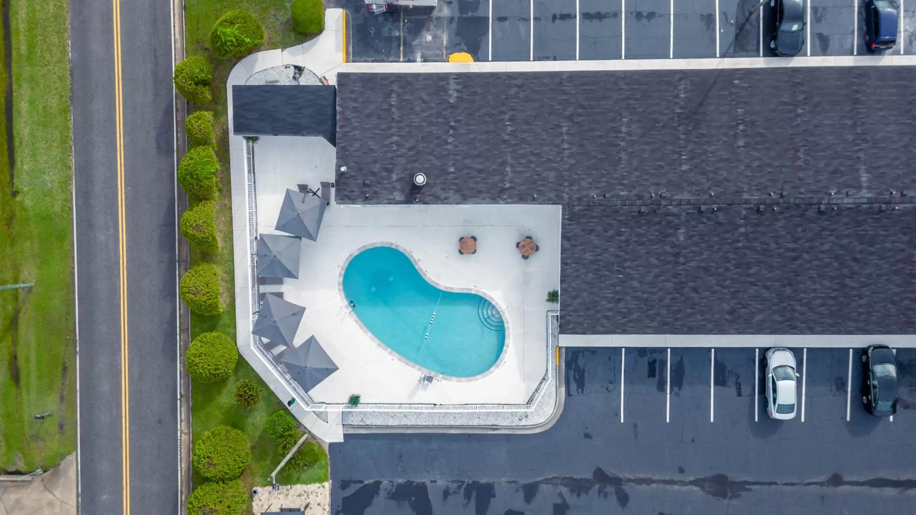 Property building, Pool View in Oneway Brunswick