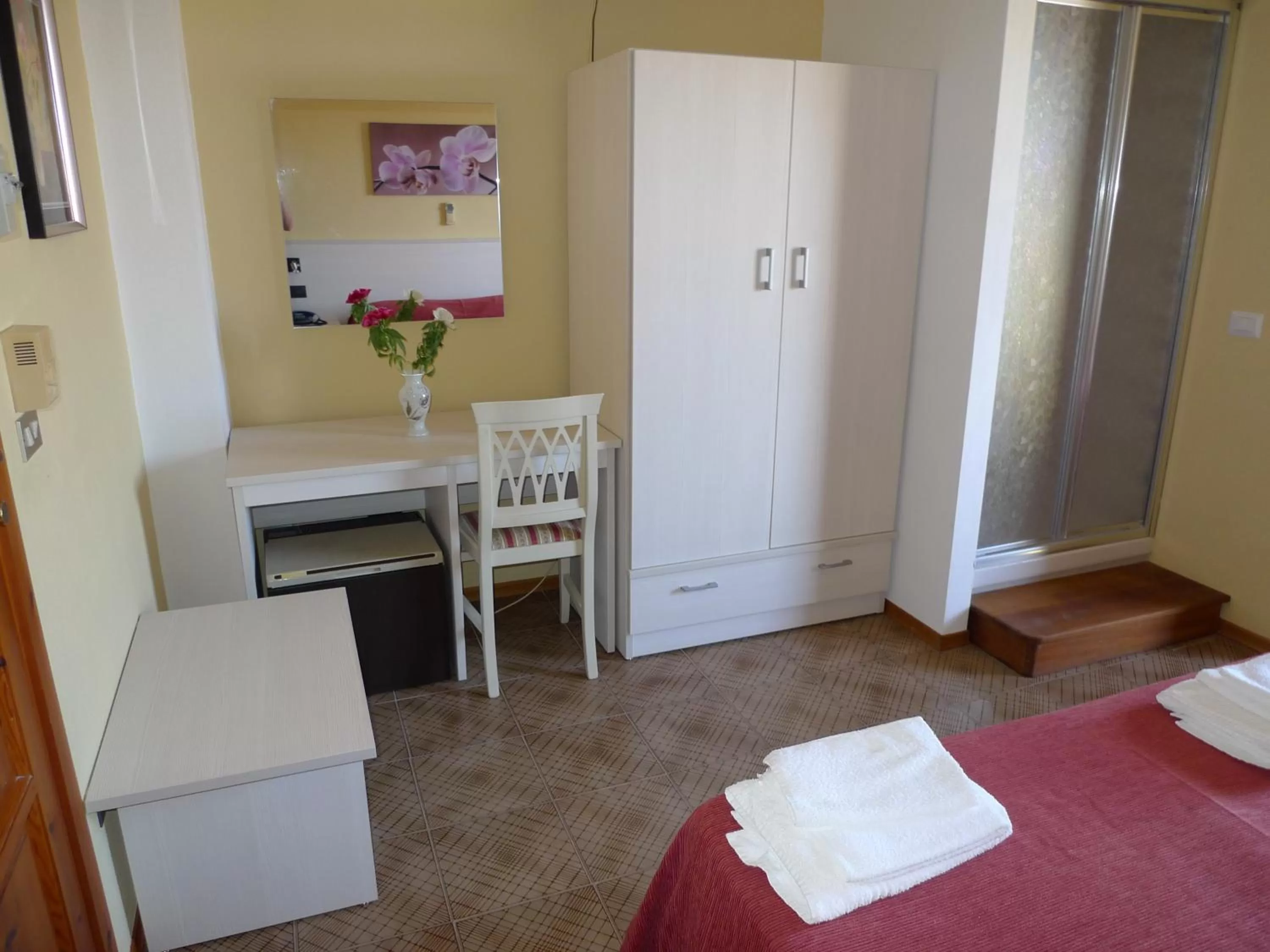 Photo of the whole room, TV/Entertainment Center in Hotel Alexander