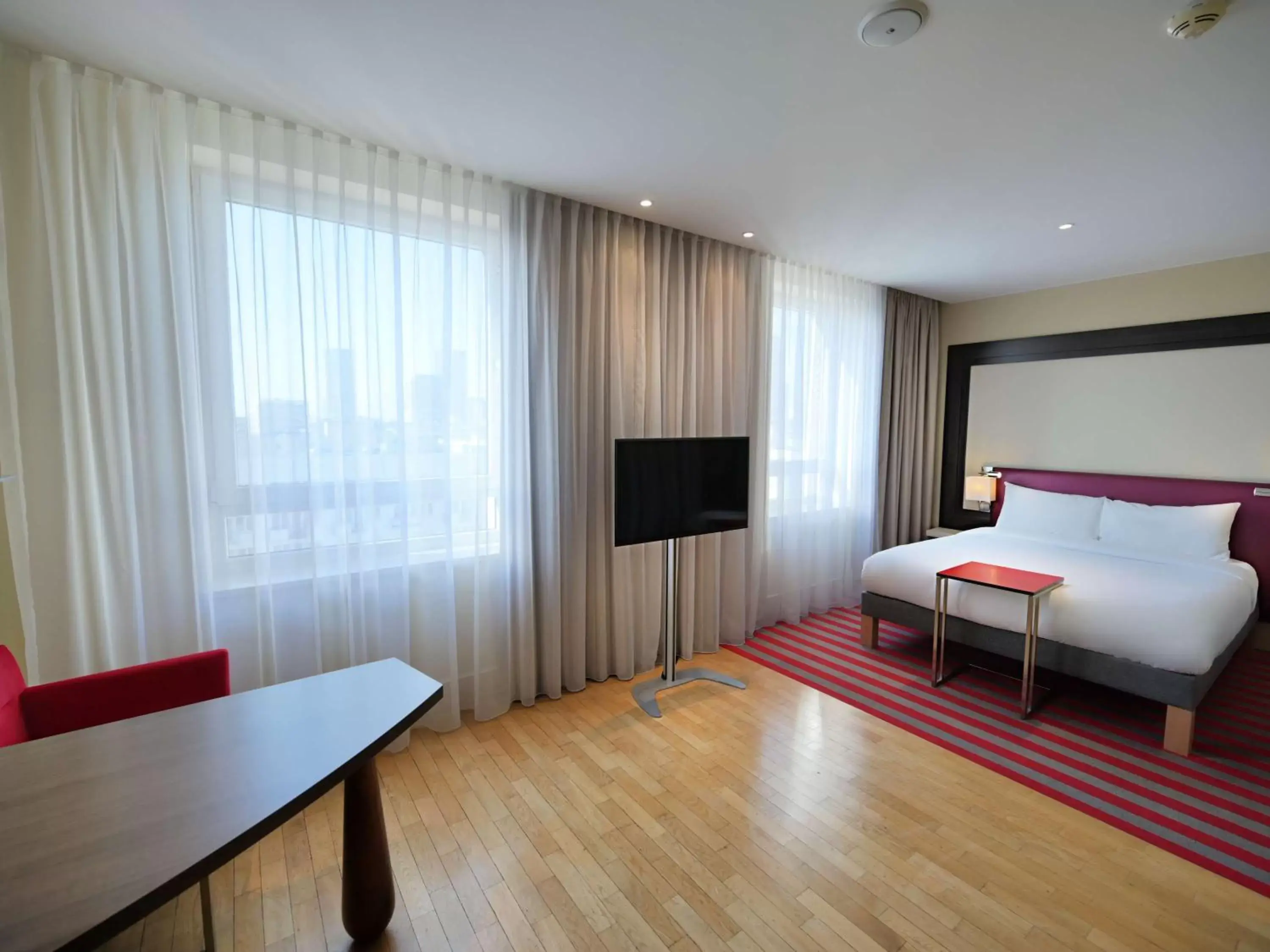 Bedroom, TV/Entertainment Center in Mercure Warszawa Grand