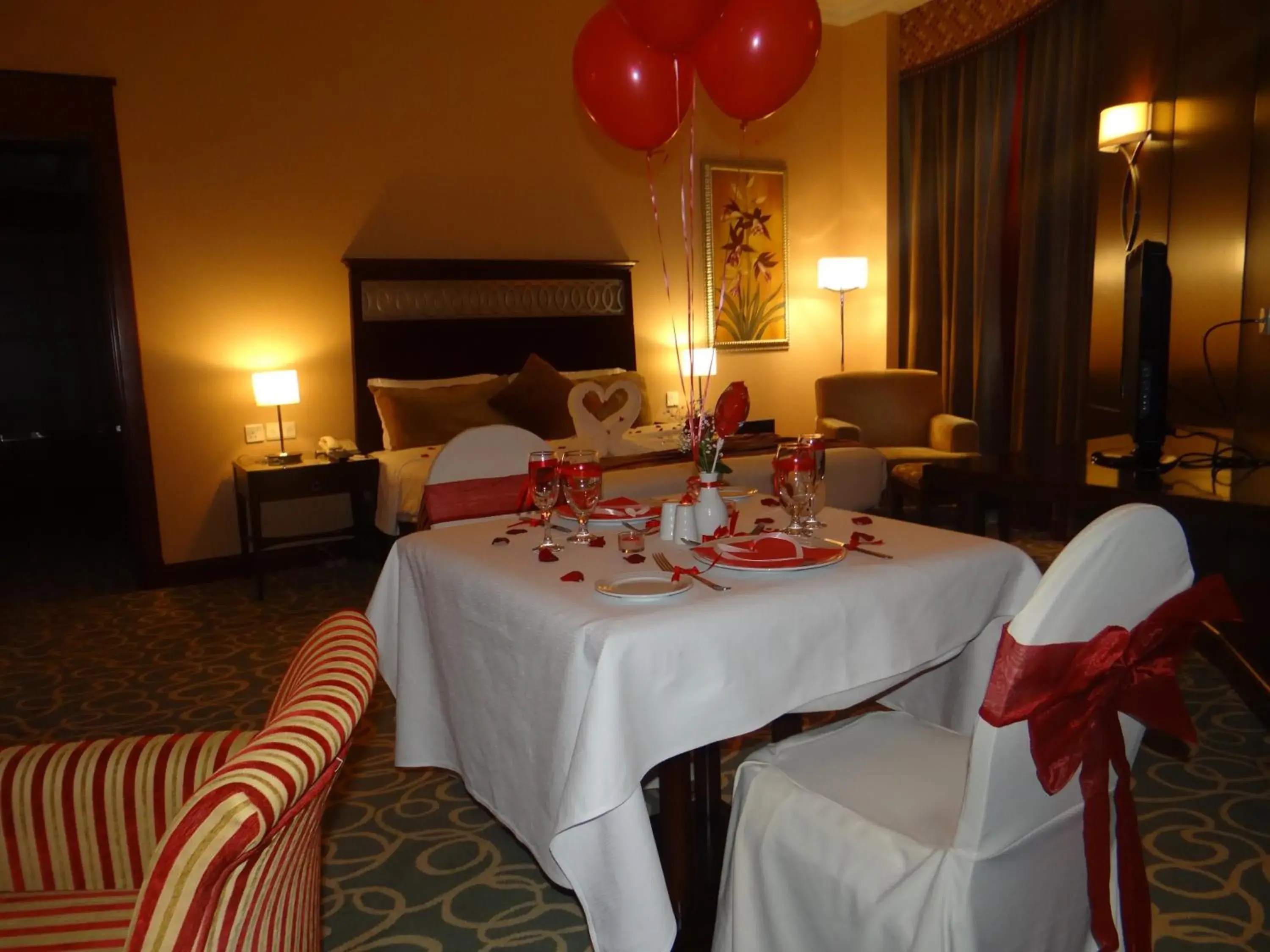 Bathroom, Restaurant/Places to Eat in Concorde Fujairah Hotel