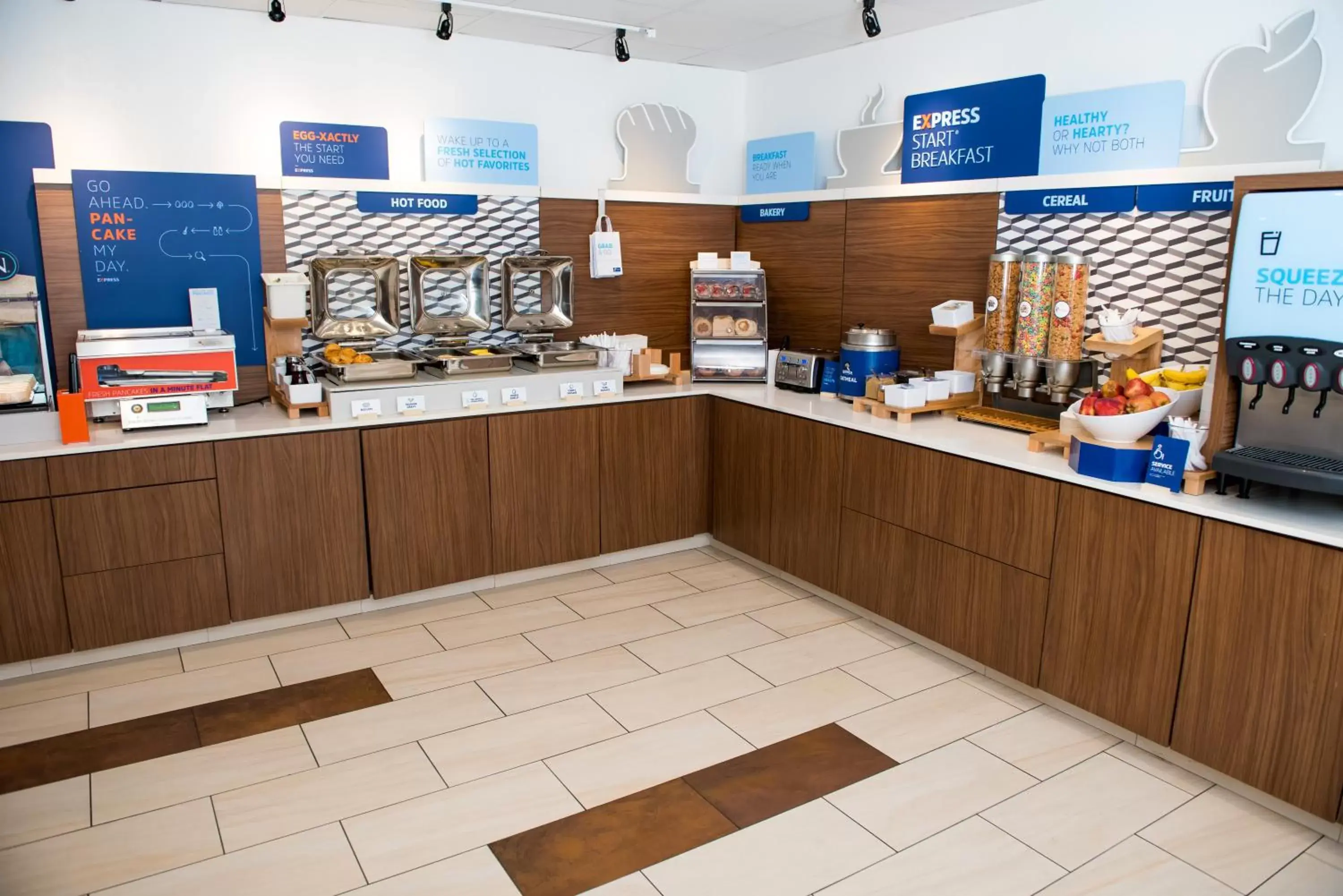 Breakfast in Holiday Inn Express Hotel & Suites Elkhart-South by IHG Breakfast in Holiday Inn Express Hotel & Suites Elkhart-South by IHG