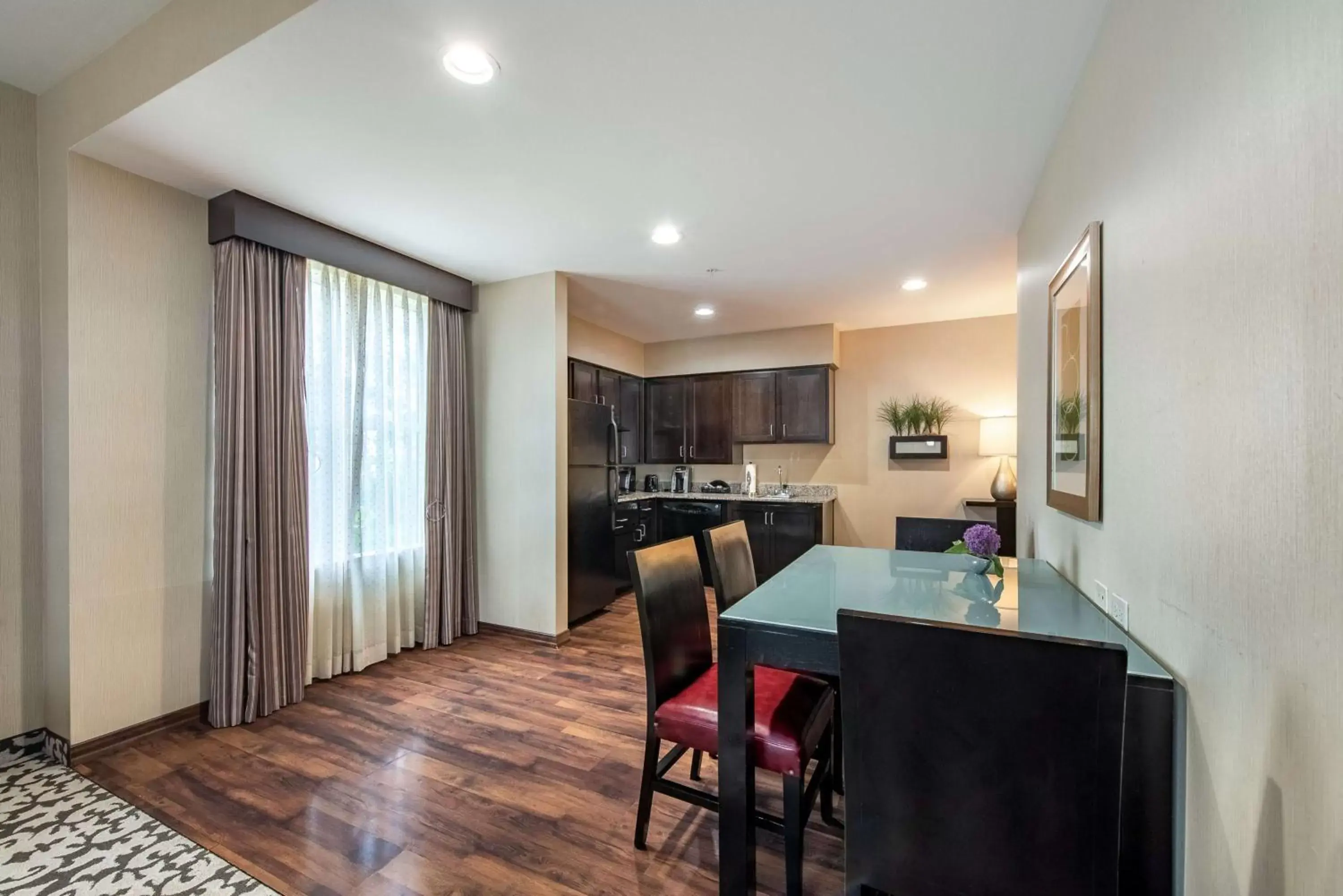 Kitchen or kitchenette, Dining Area in Homewood Suites by Hilton Oxnard/Camarillo