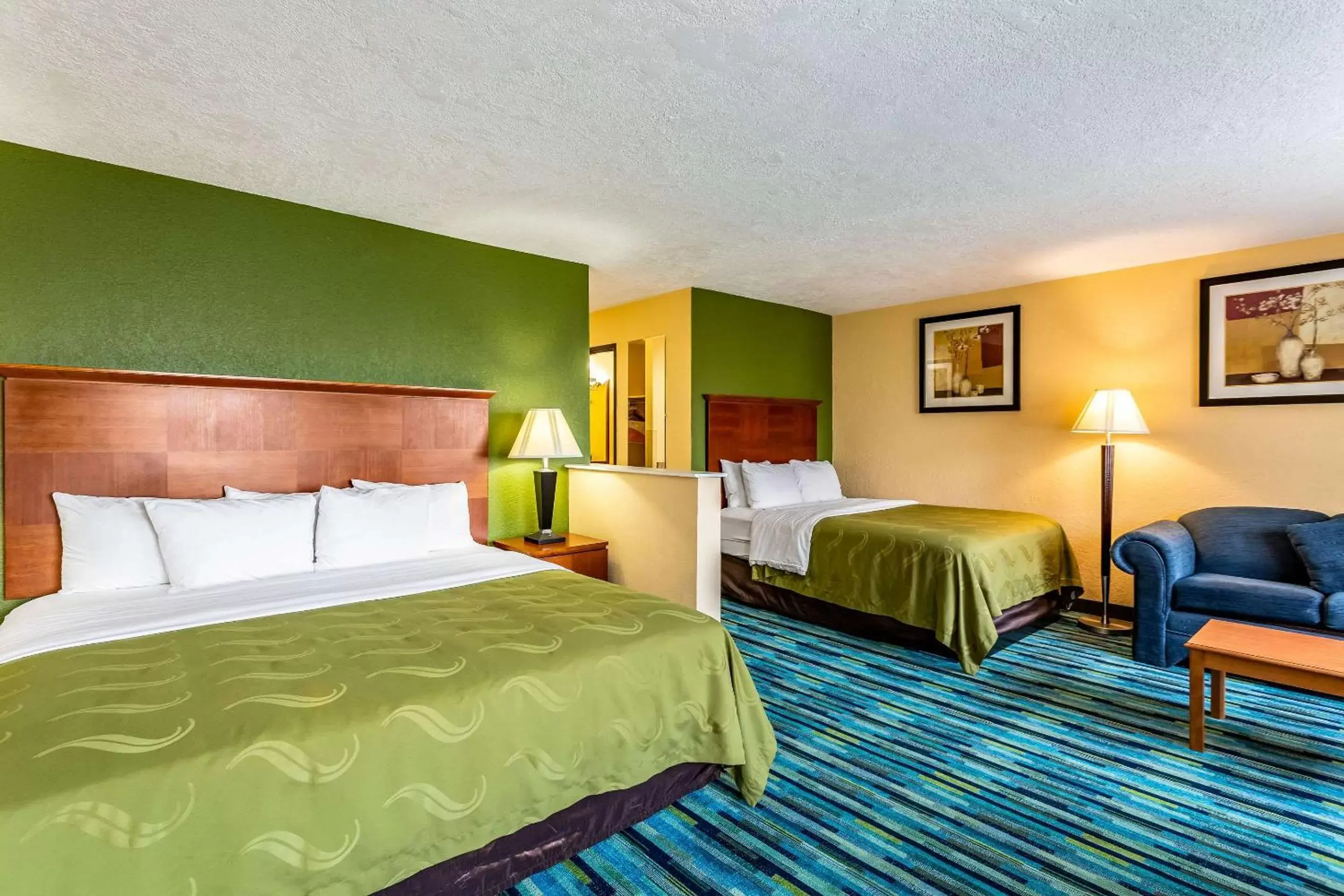 Photo of the whole room, Bed in Quality Inn Los Lunas