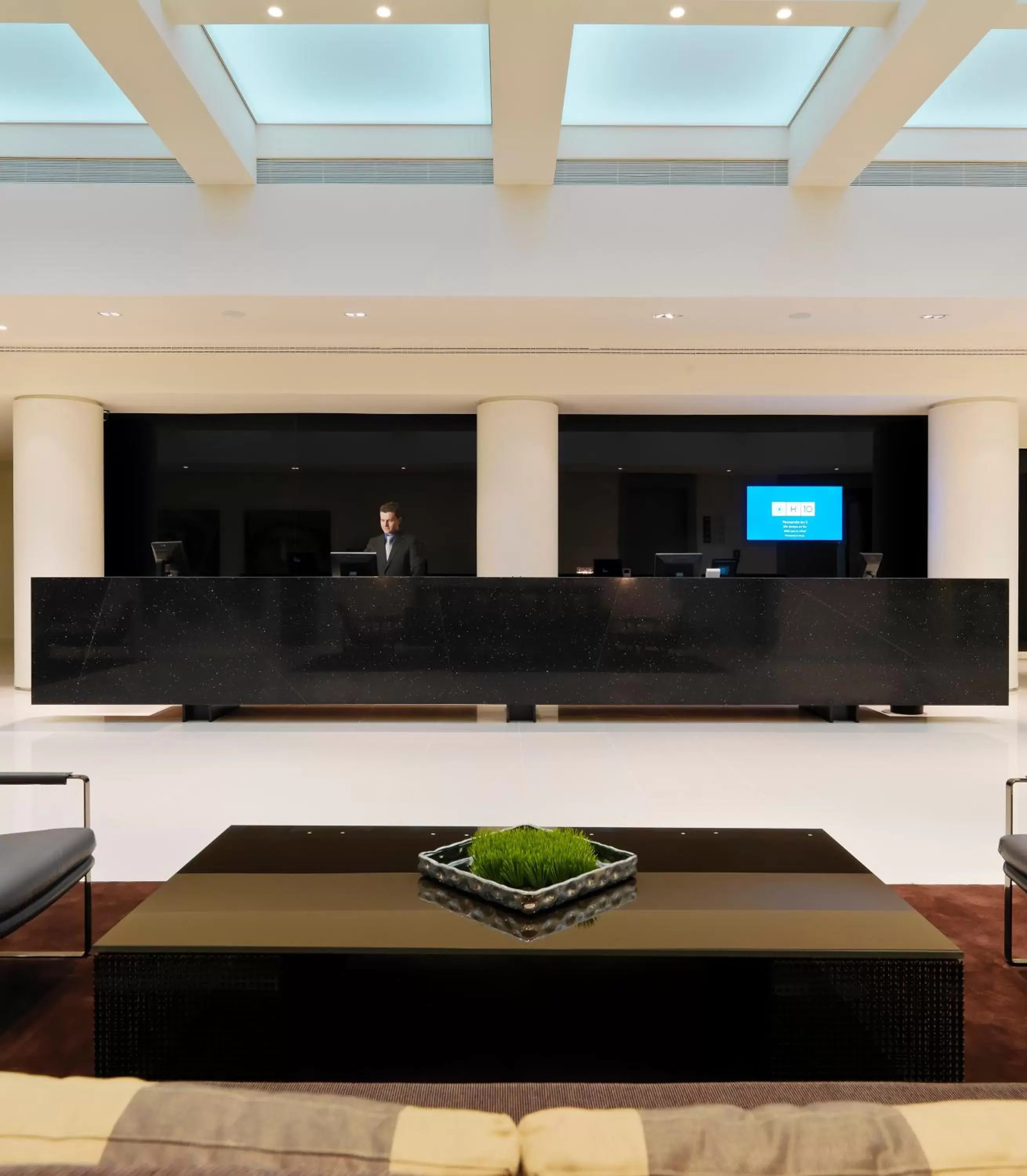 Lobby or reception in H10 Berlin Ku'Damm Lobby or reception in H10 Berlin Ku'Damm