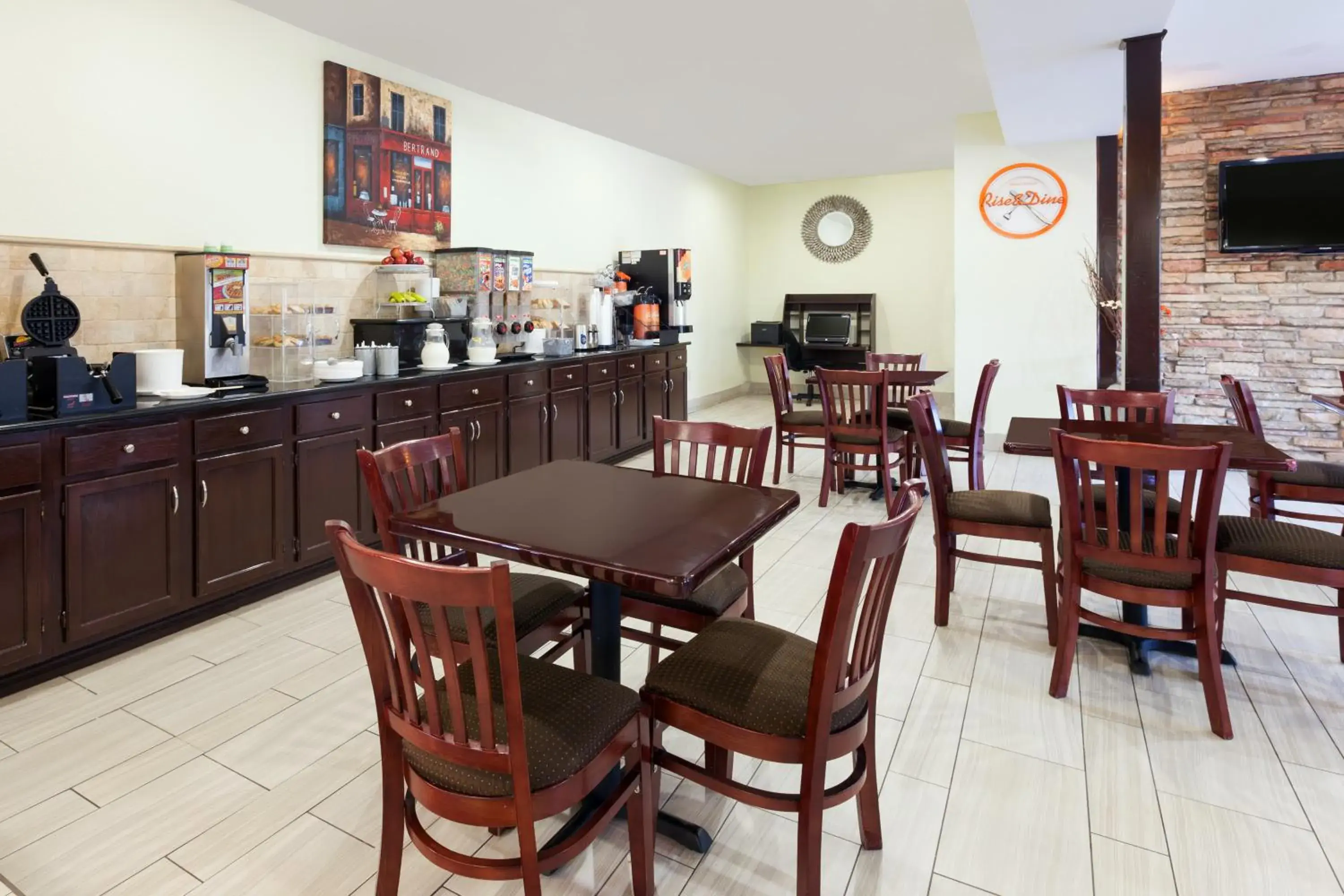 Breakfast, Restaurant/Places to Eat in Howard Johnson by Wyndham Arlington Ballpark / Six Flags