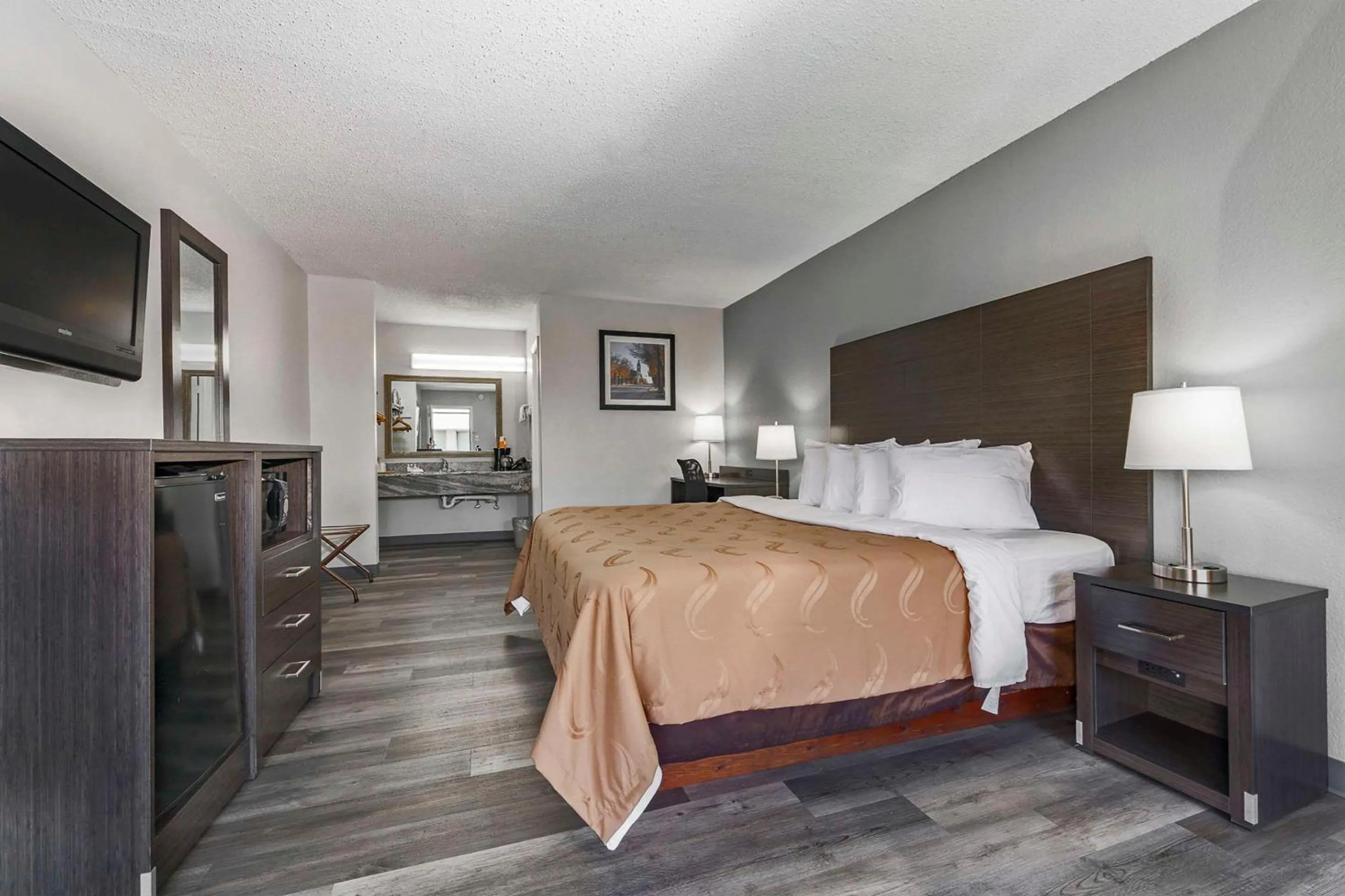 Bedroom in Quality Inn