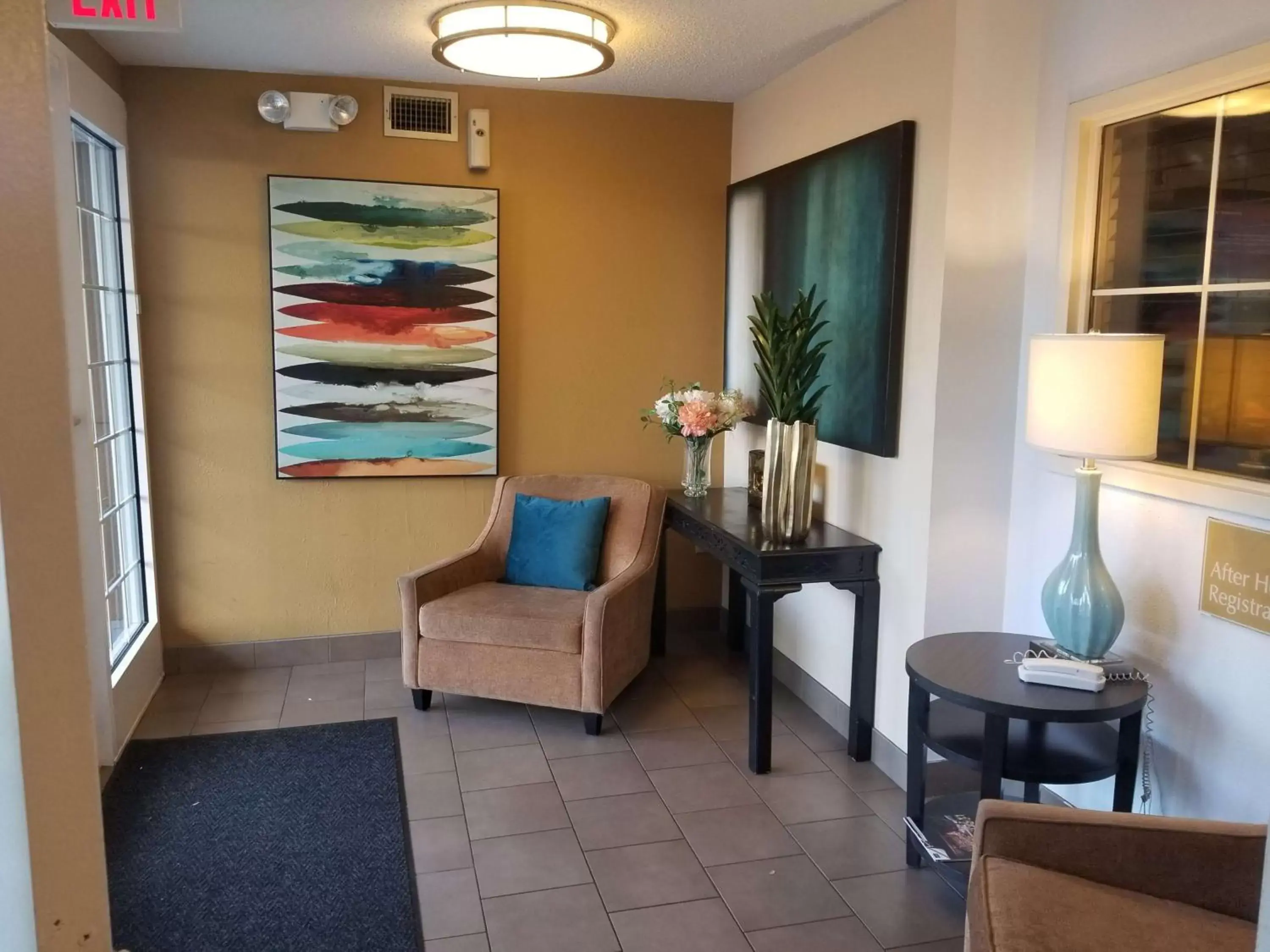 Lobby or reception, Seating Area in Sonesta Simply Suites Dallas Galleria