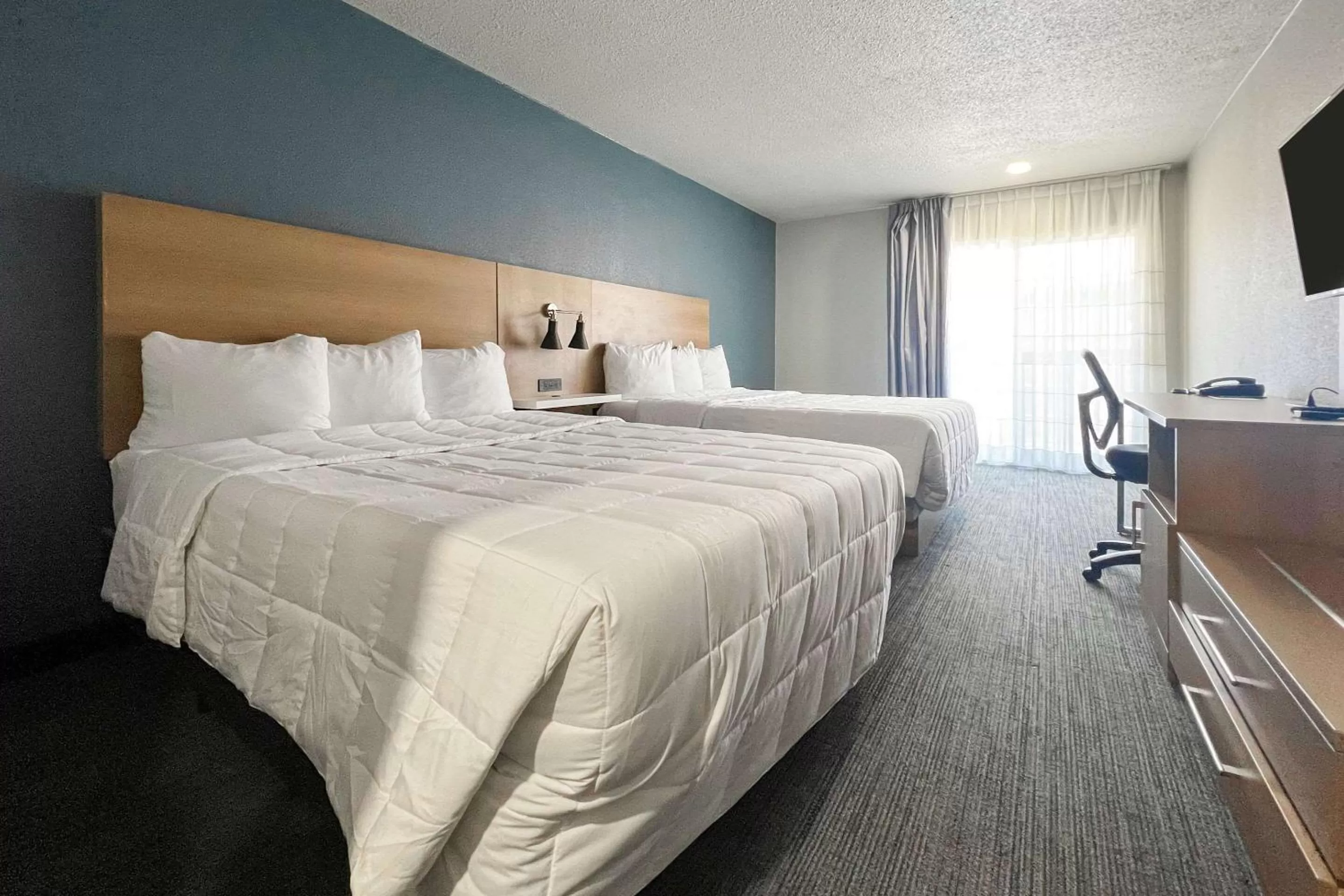 Bedroom, Bed in Quality Inn Portland Airport PDX