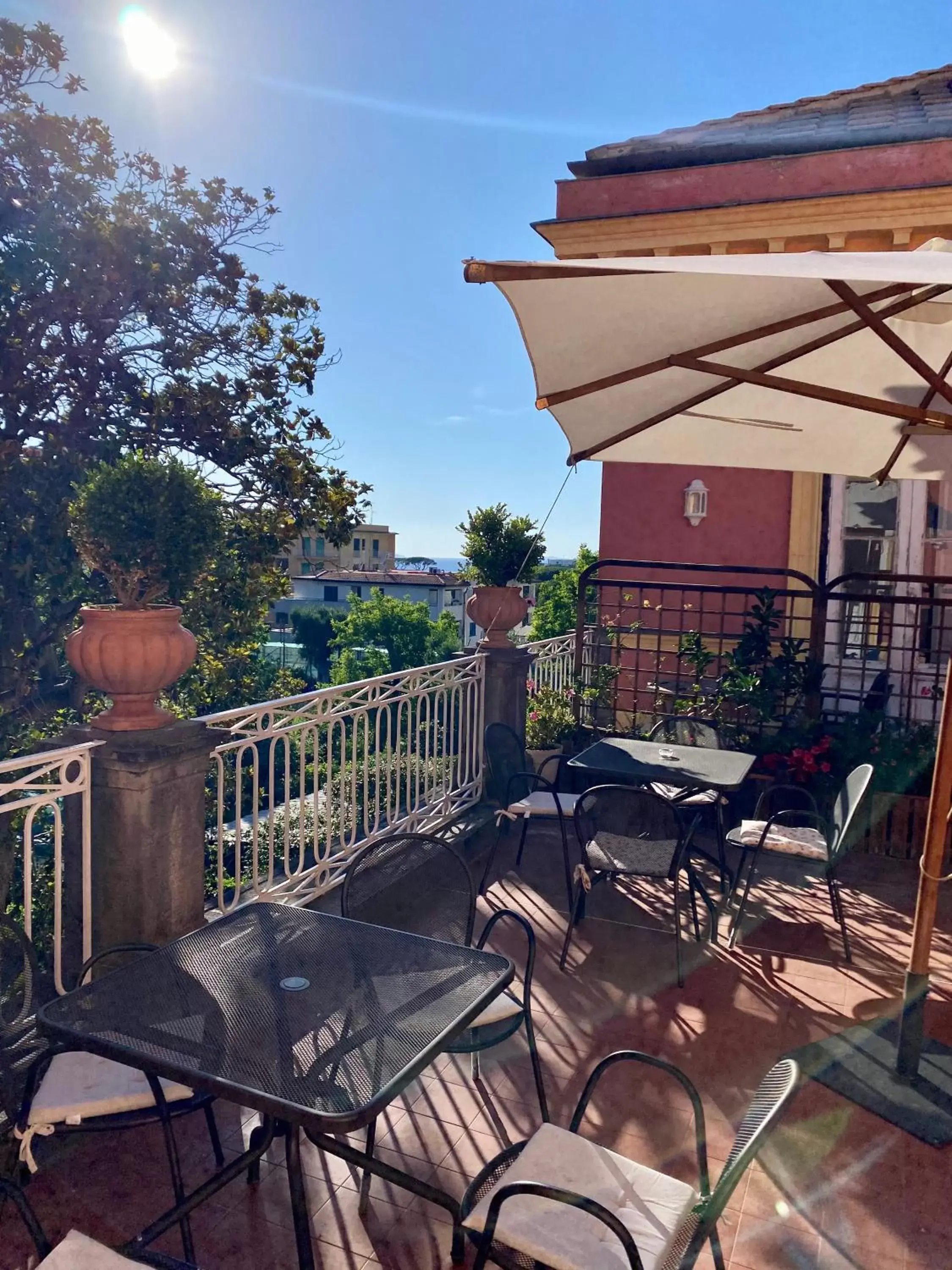 Garden view, Balcony/Terrace in The Secret Garden Relais