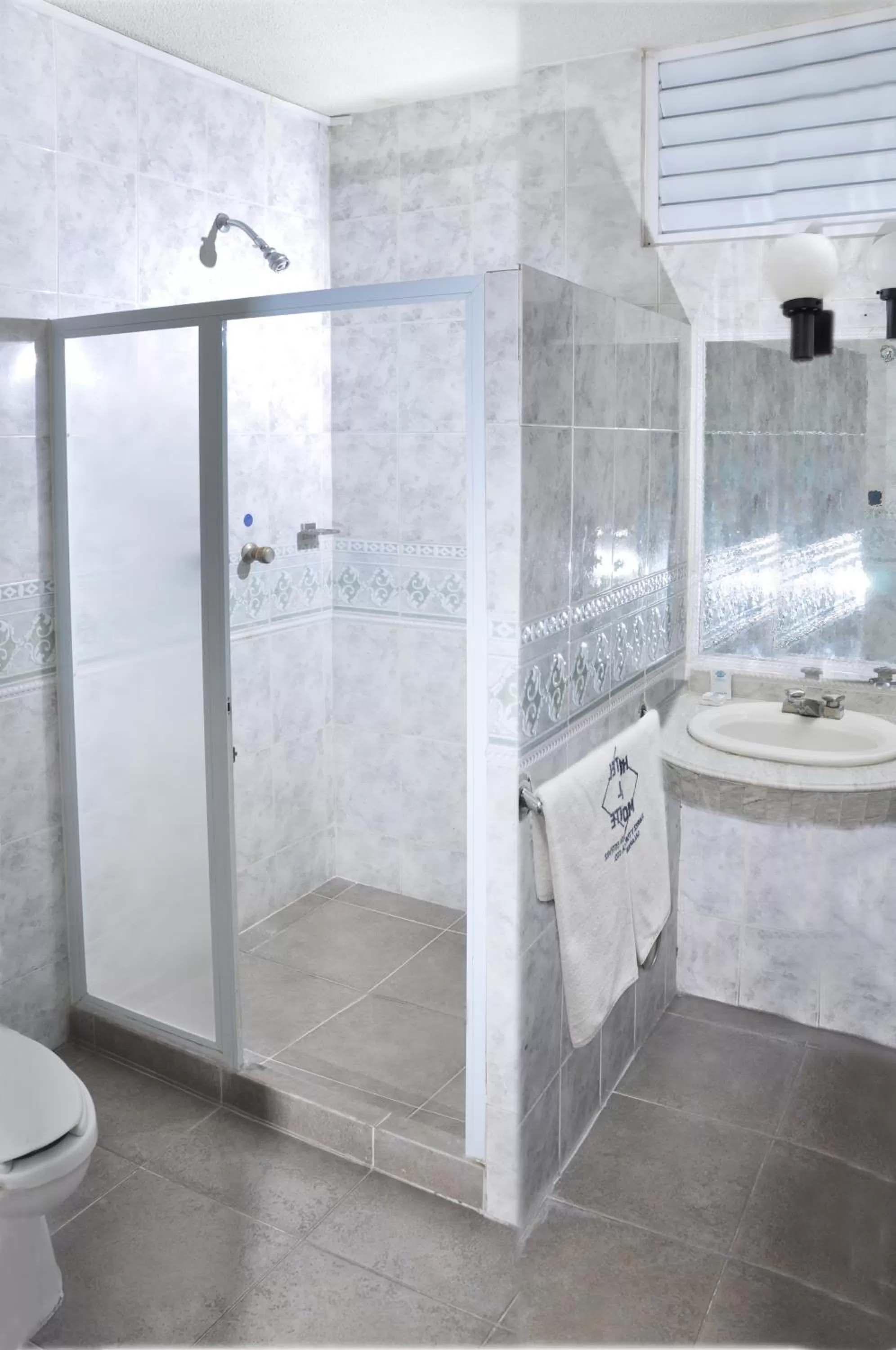 Bathroom in Hotel El Monte