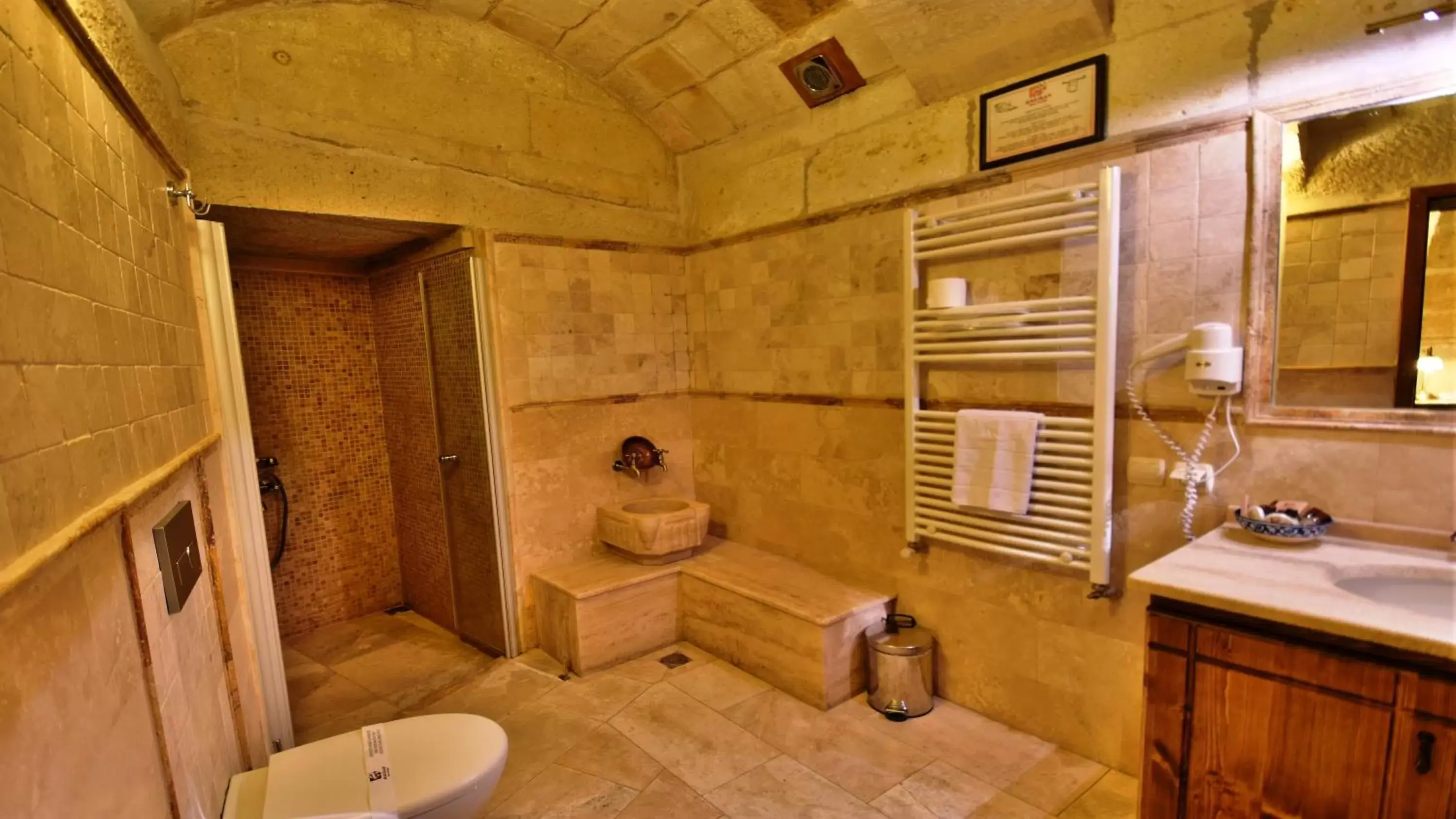 Shower, Bathroom in Harman Cave Hotel