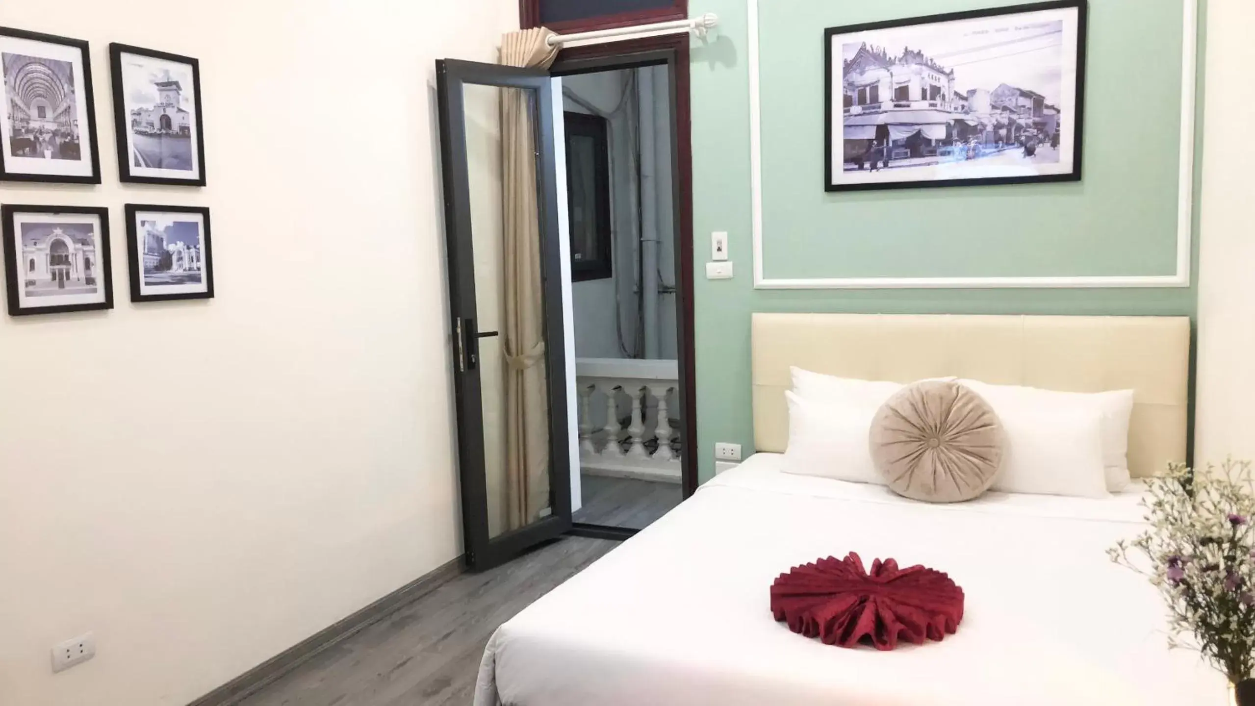 Photo of the whole room, Bed in Hanoi Elpis Hotel