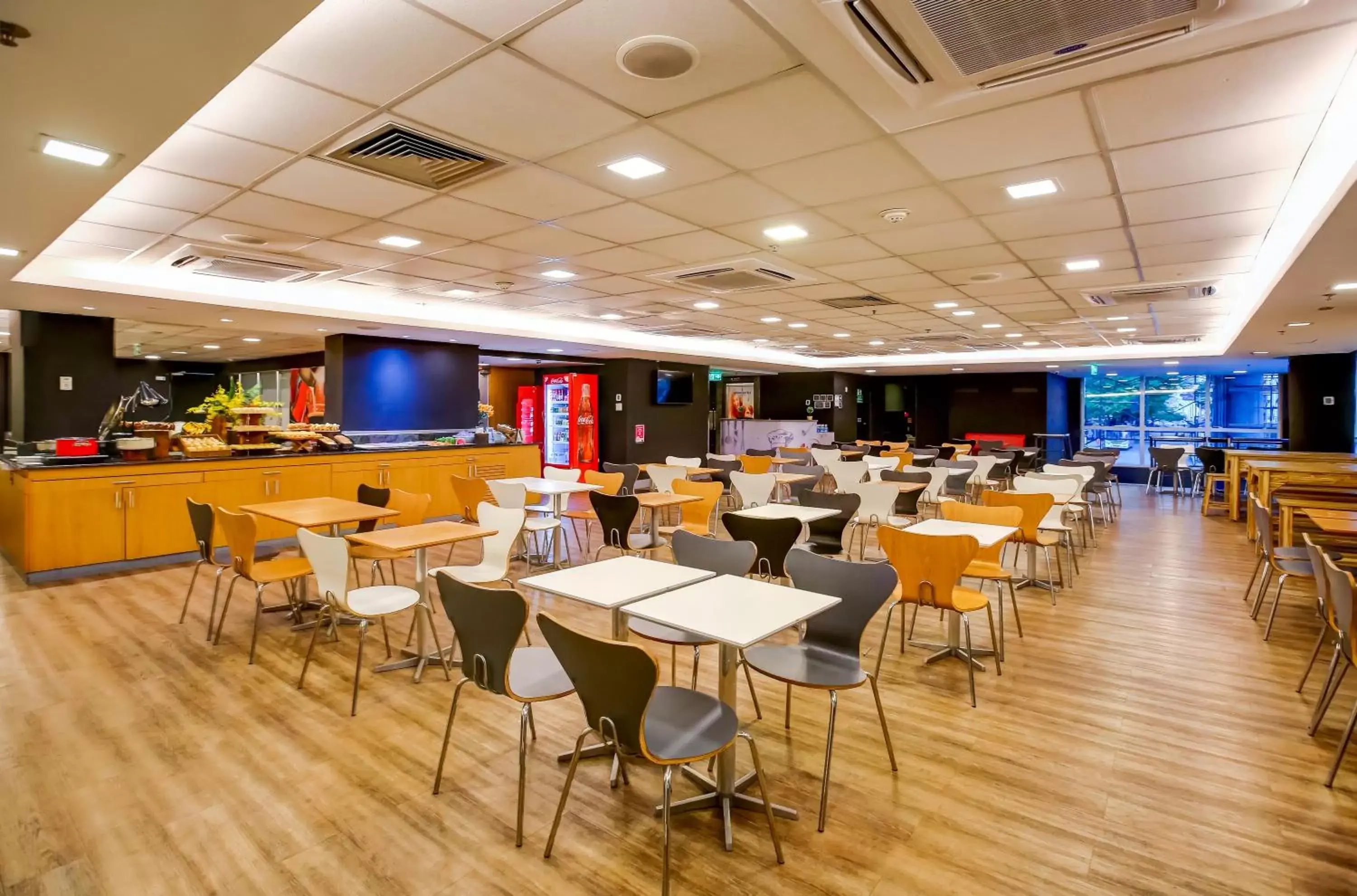 Restaurant/Places to Eat in ibis Rio de Janeiro Santos Dumont