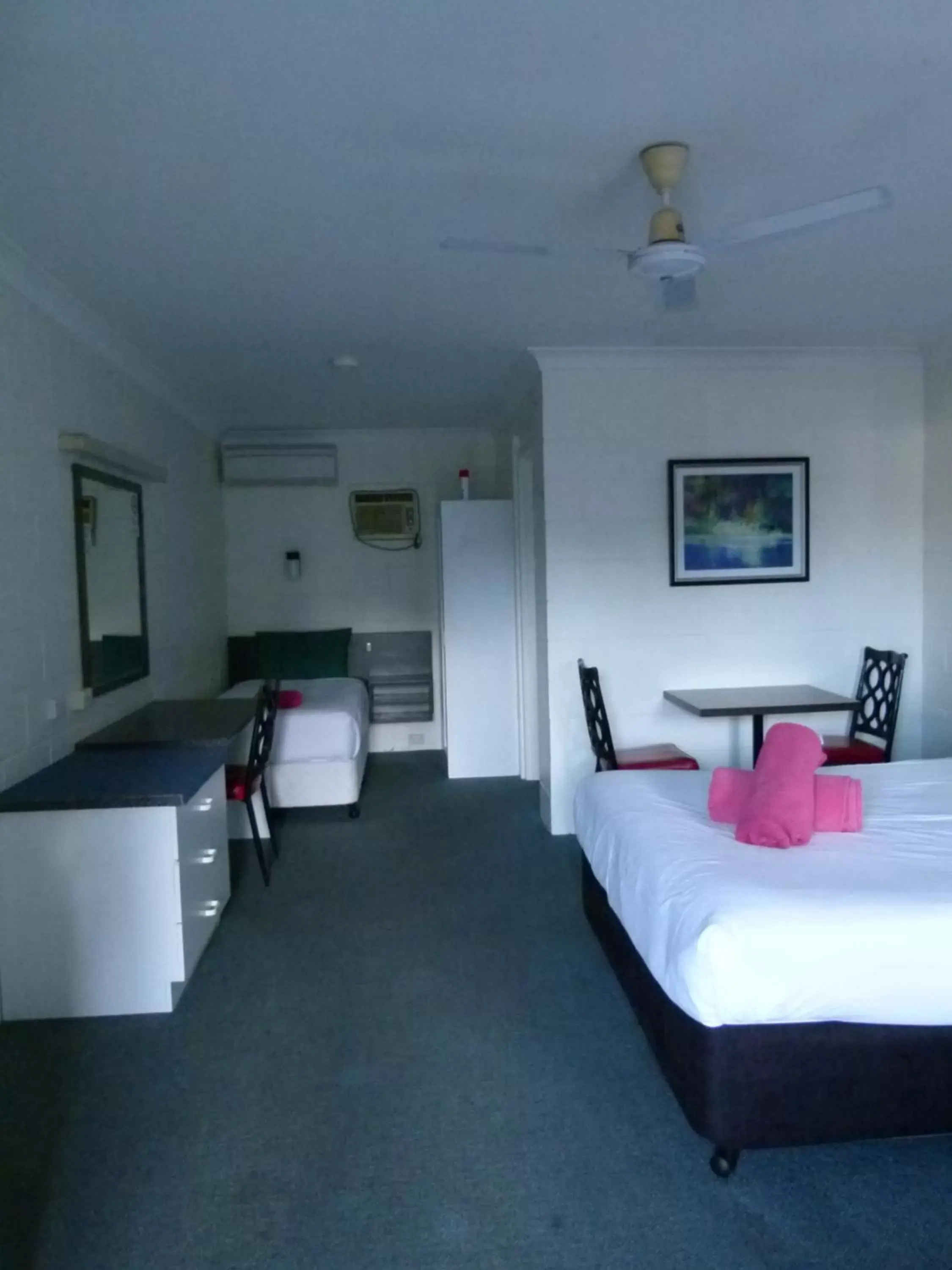 Photo of the whole room, Bed in Azalea Motel