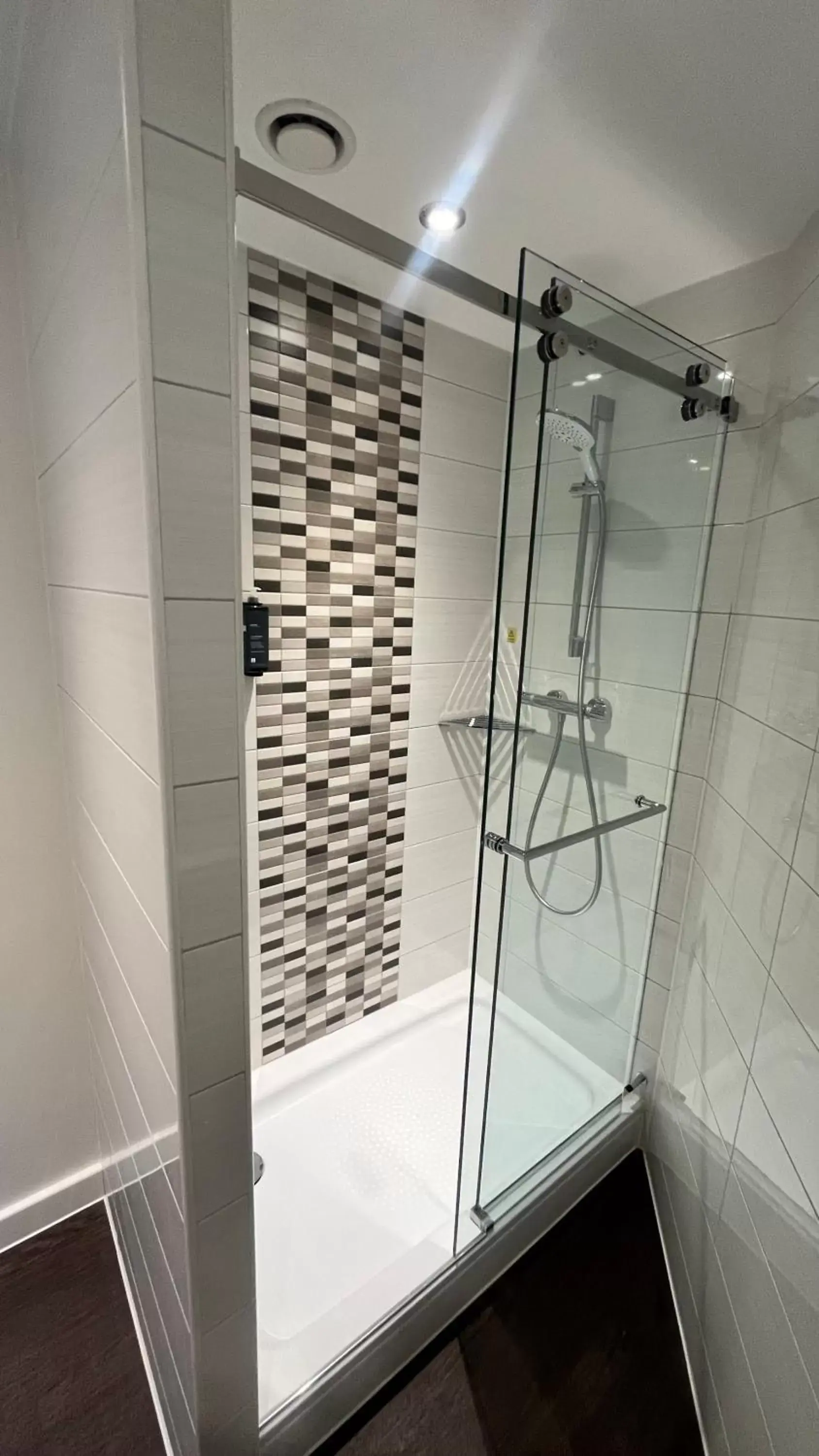 Shower, Bathroom in Maldron Hotel Finsbury Park, London