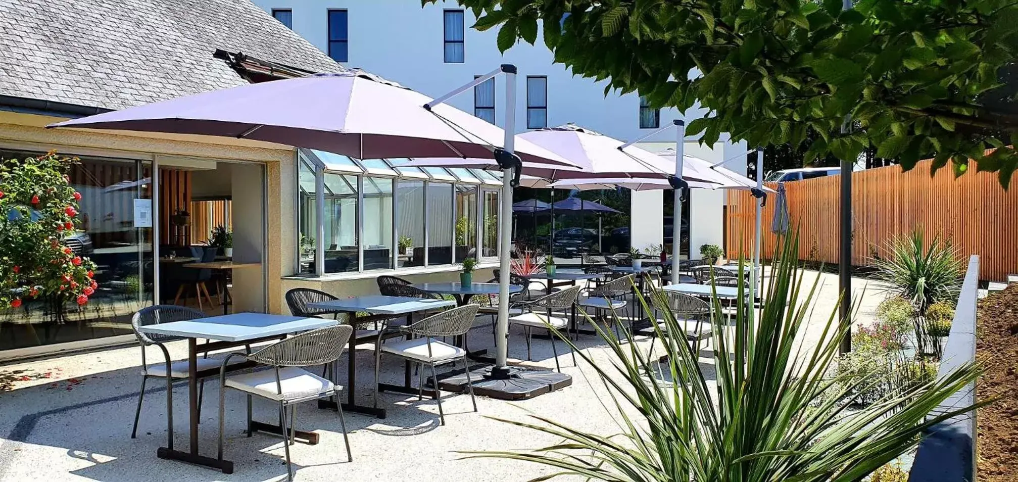 Patio, Restaurant/Places to Eat in Best Western Armor Park Dinan