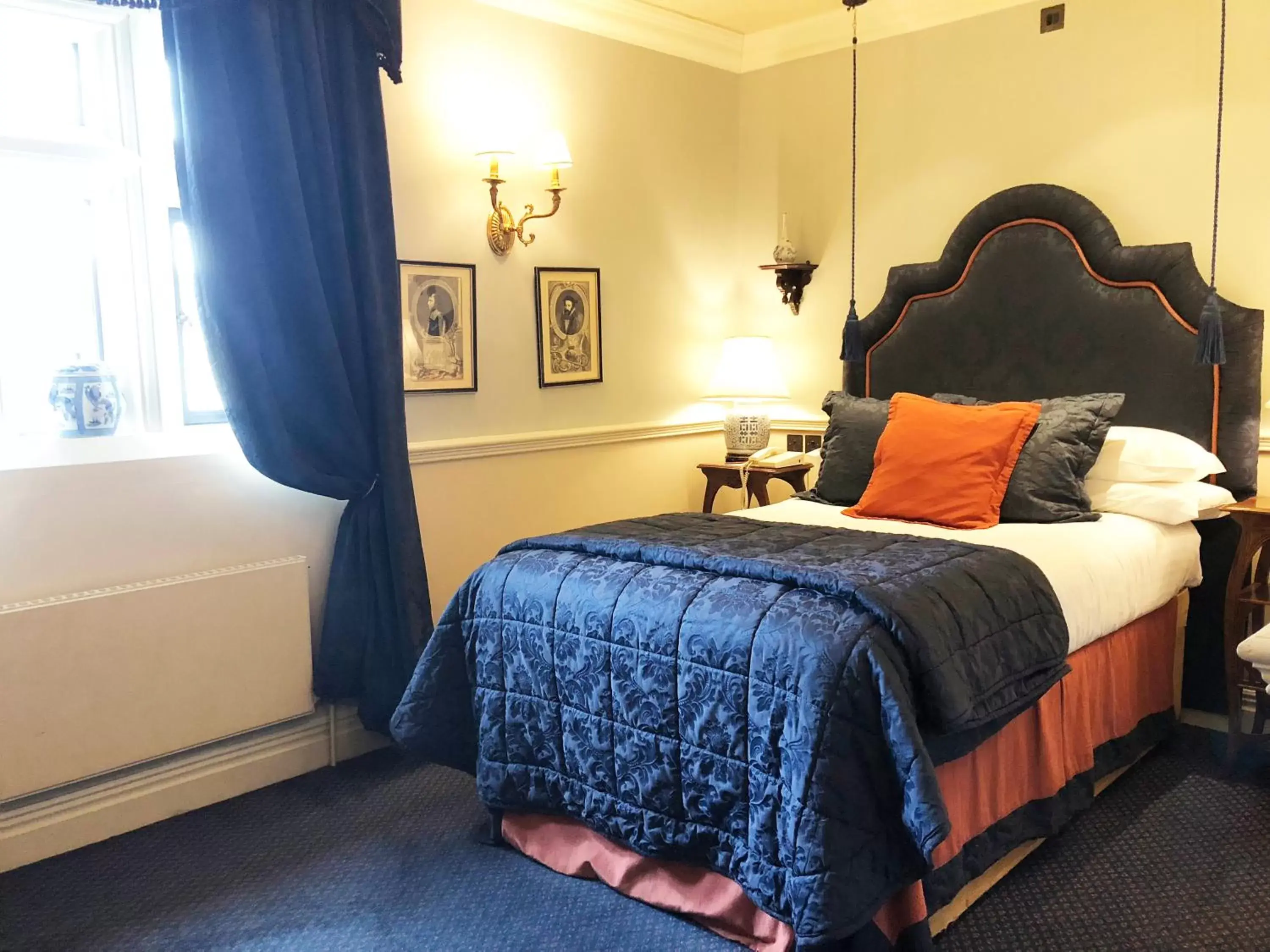 Cozy Double Room in Coombe Abbey Hotel Cozy Double Room in Coombe Abbey Hotel
