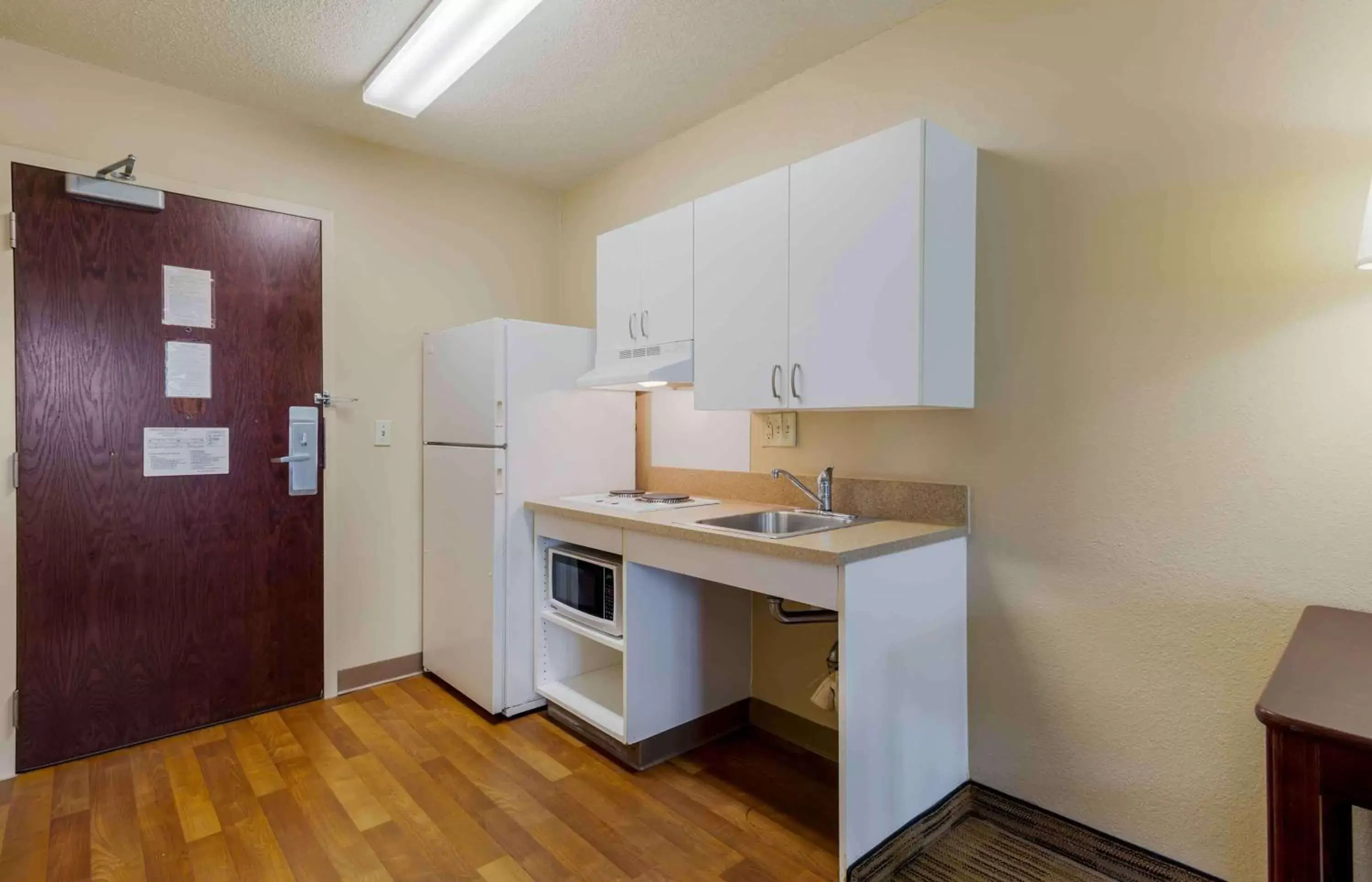 Bedroom, Kitchen/Kitchenette in Extended Stay America Suites - Atlanta - Alpharetta - Rock Mill Rd